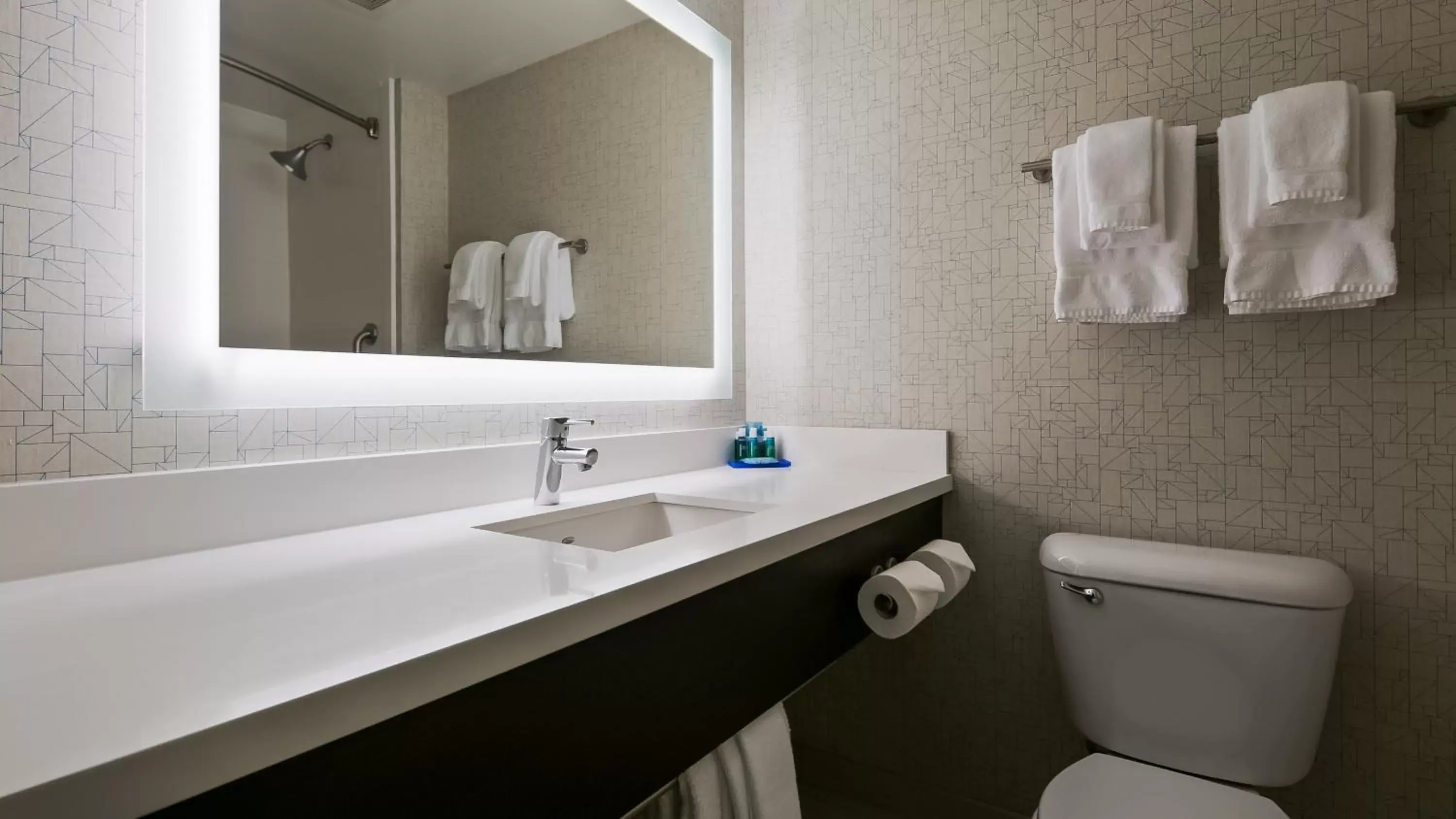 King Suite with Whirlpool in Holiday Inn Express Hotels & Suites Burlington, an IHG Hotel King Suite with Whirlpool in Holiday Inn Express Hotels & Suites Burlington, an IHG Hotel