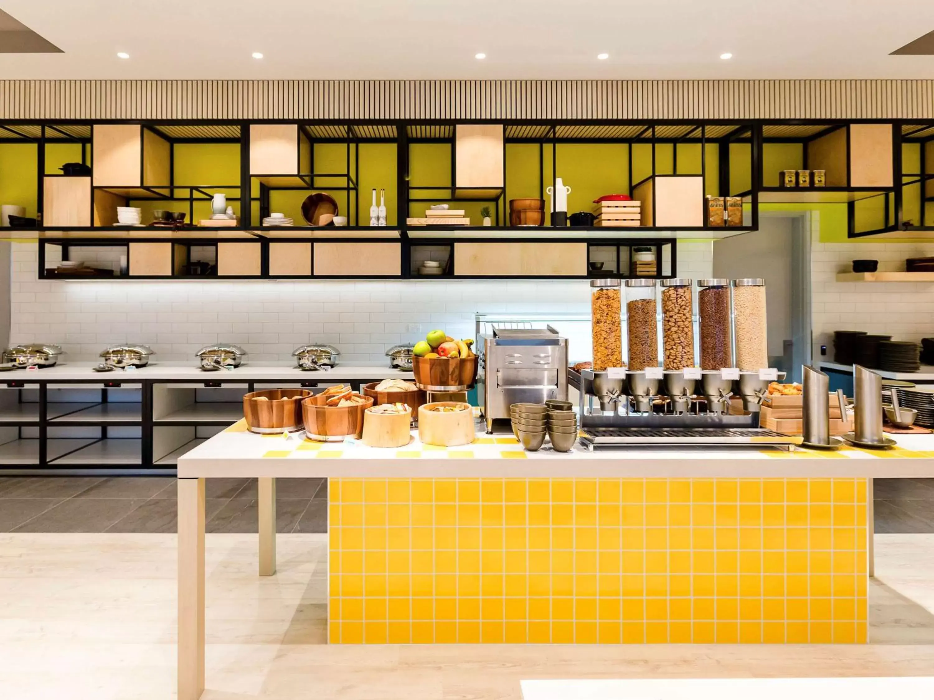 Restaurant/places to eat, Kitchen/Kitchenette in ibis Styles East Perth