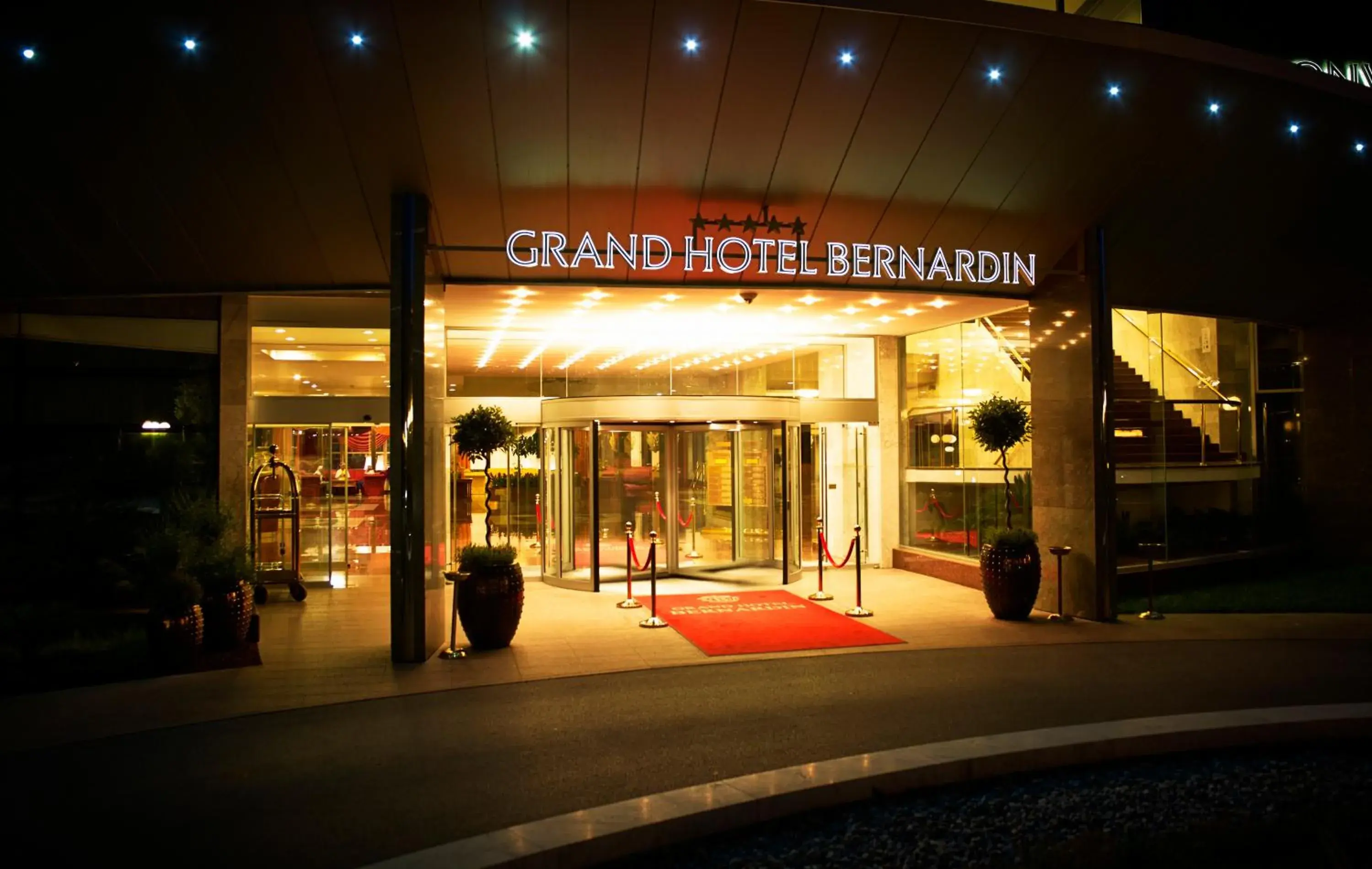 Facade/entrance in Grand Hotel Bernardin