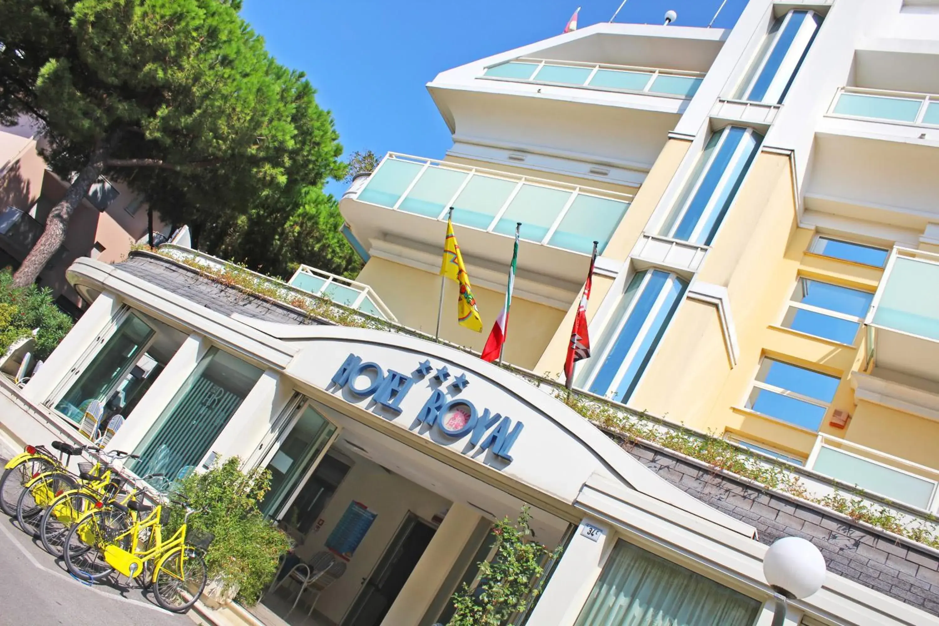 Facade/entrance, Property Building in Hotel Royal