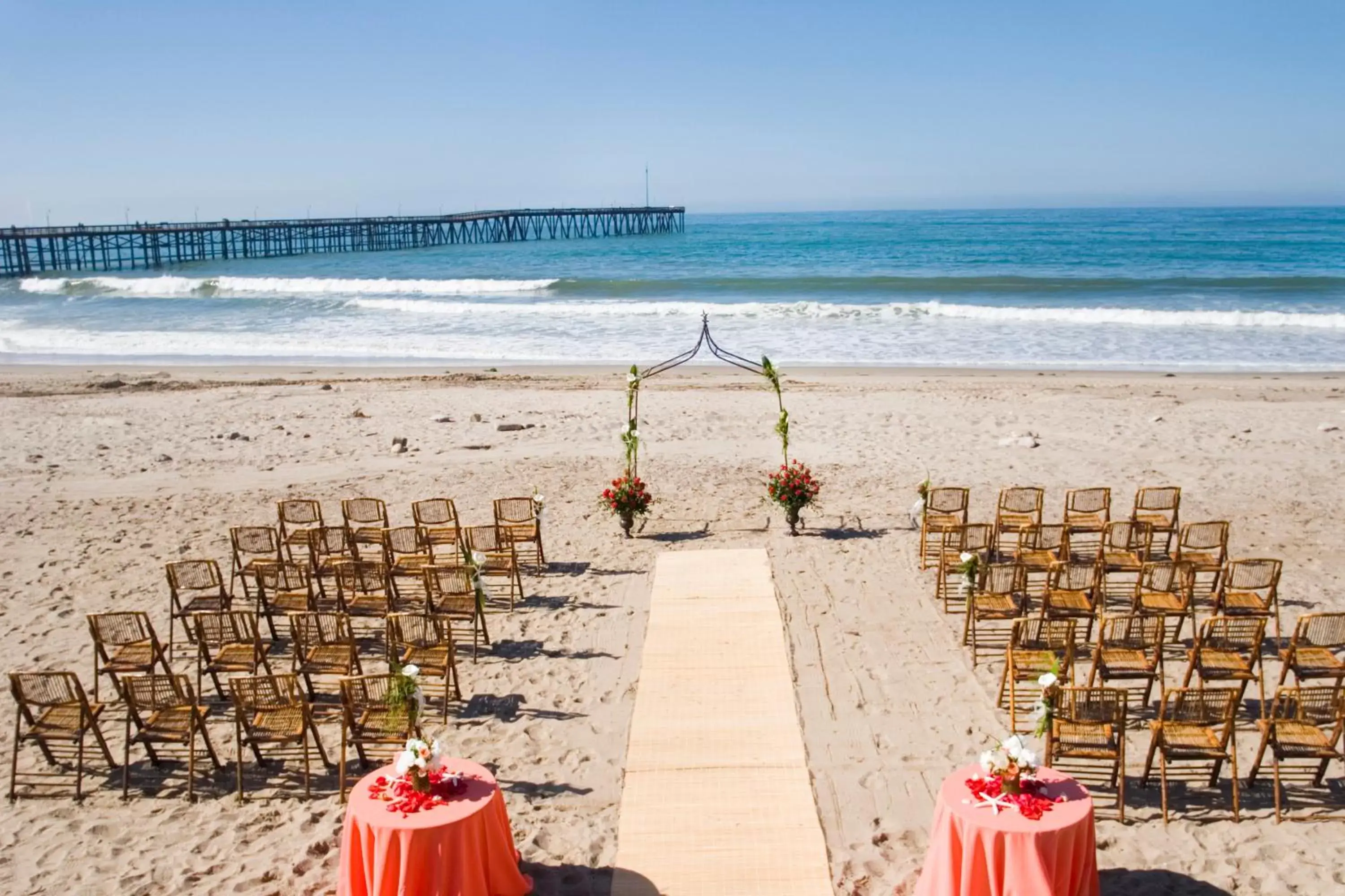 Meeting/conference room, Beach in Crowne Plaza Hotel Ventura Beach, an IHG Hotel