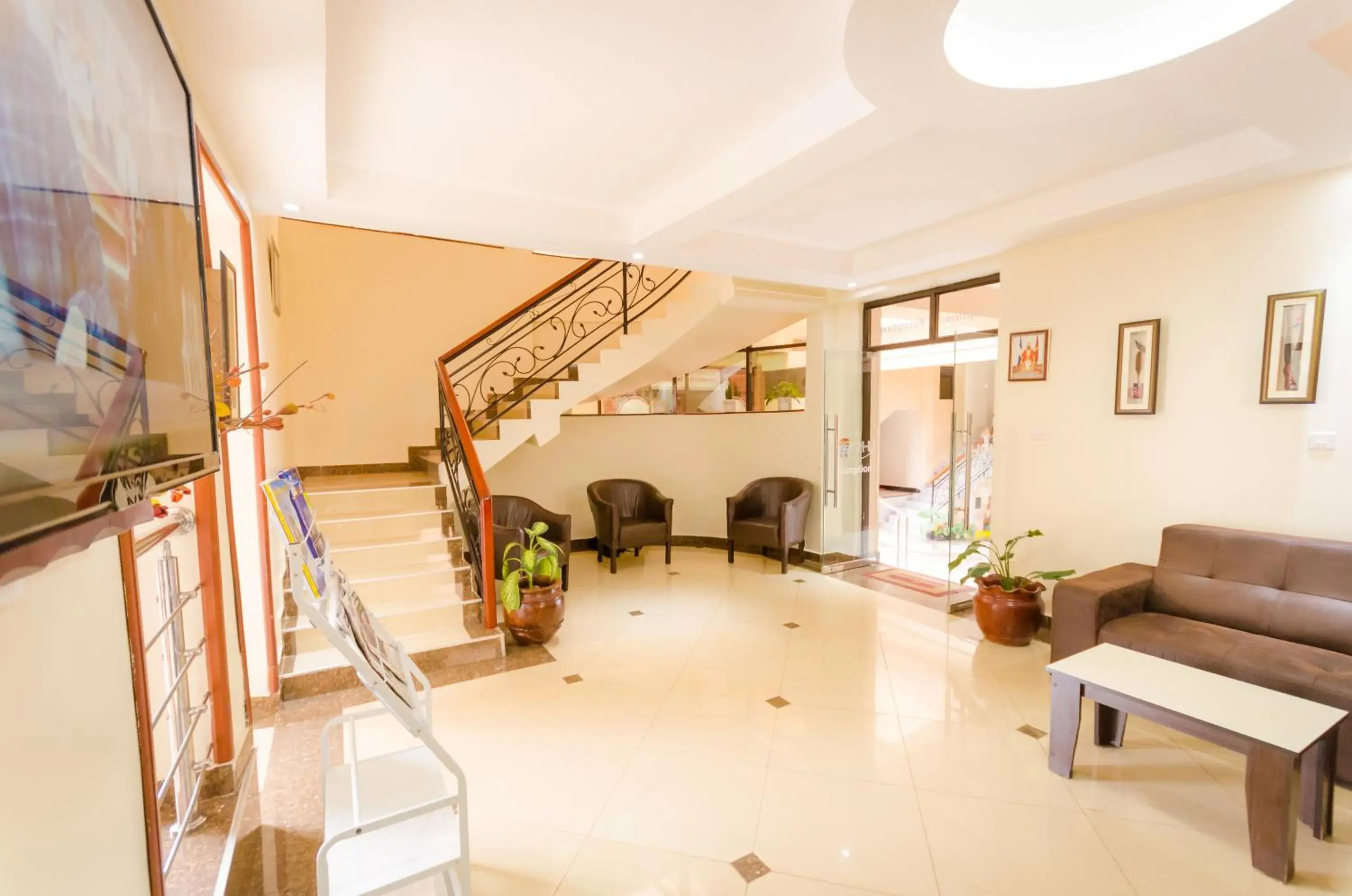 Facade/entrance in Marie's Royale Hotel Facade/entrance in Marie's Royale Hotel