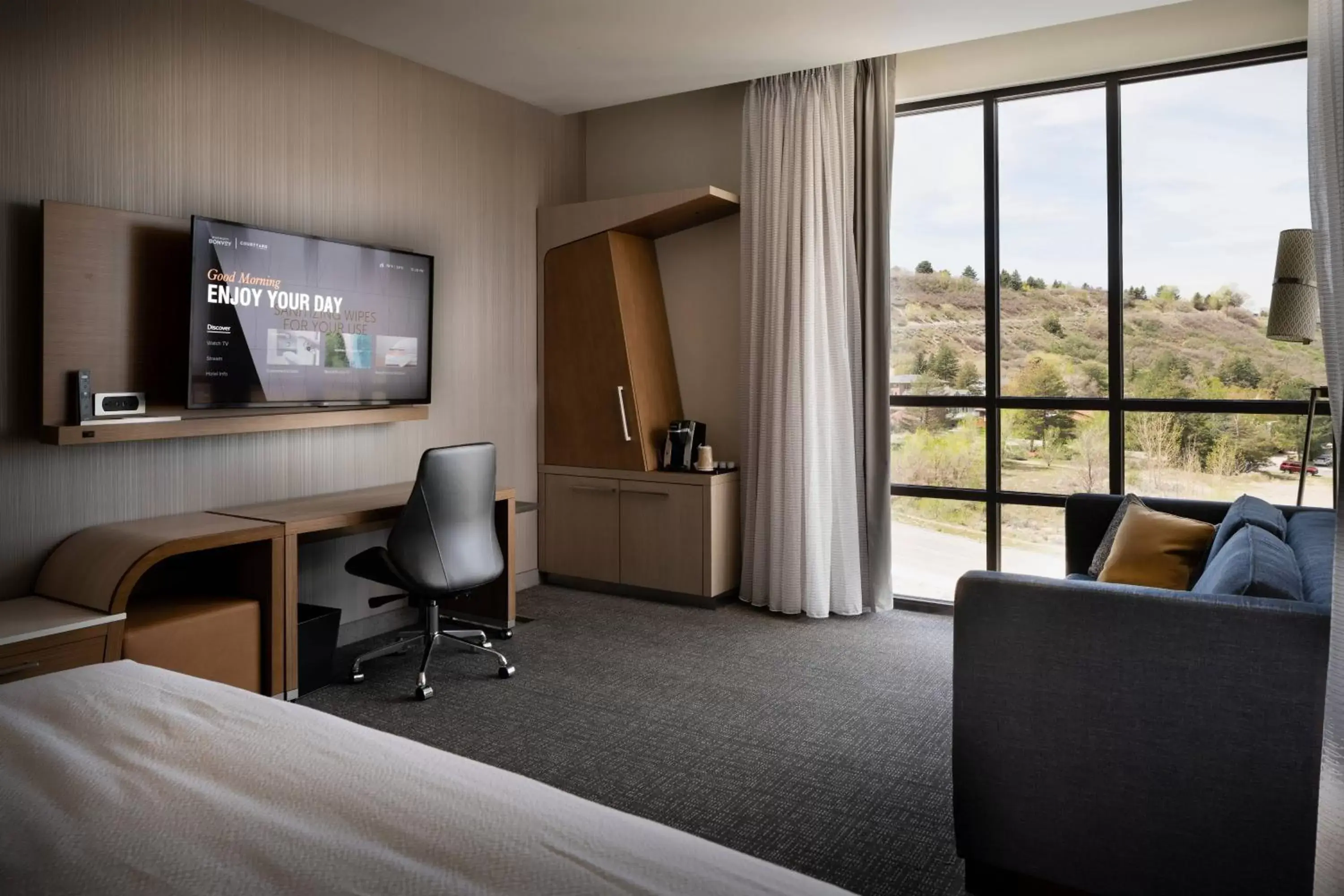 Photo of the whole room, TV/Entertainment Center in Courtyard by Marriott Salt Lake City Cottonwood