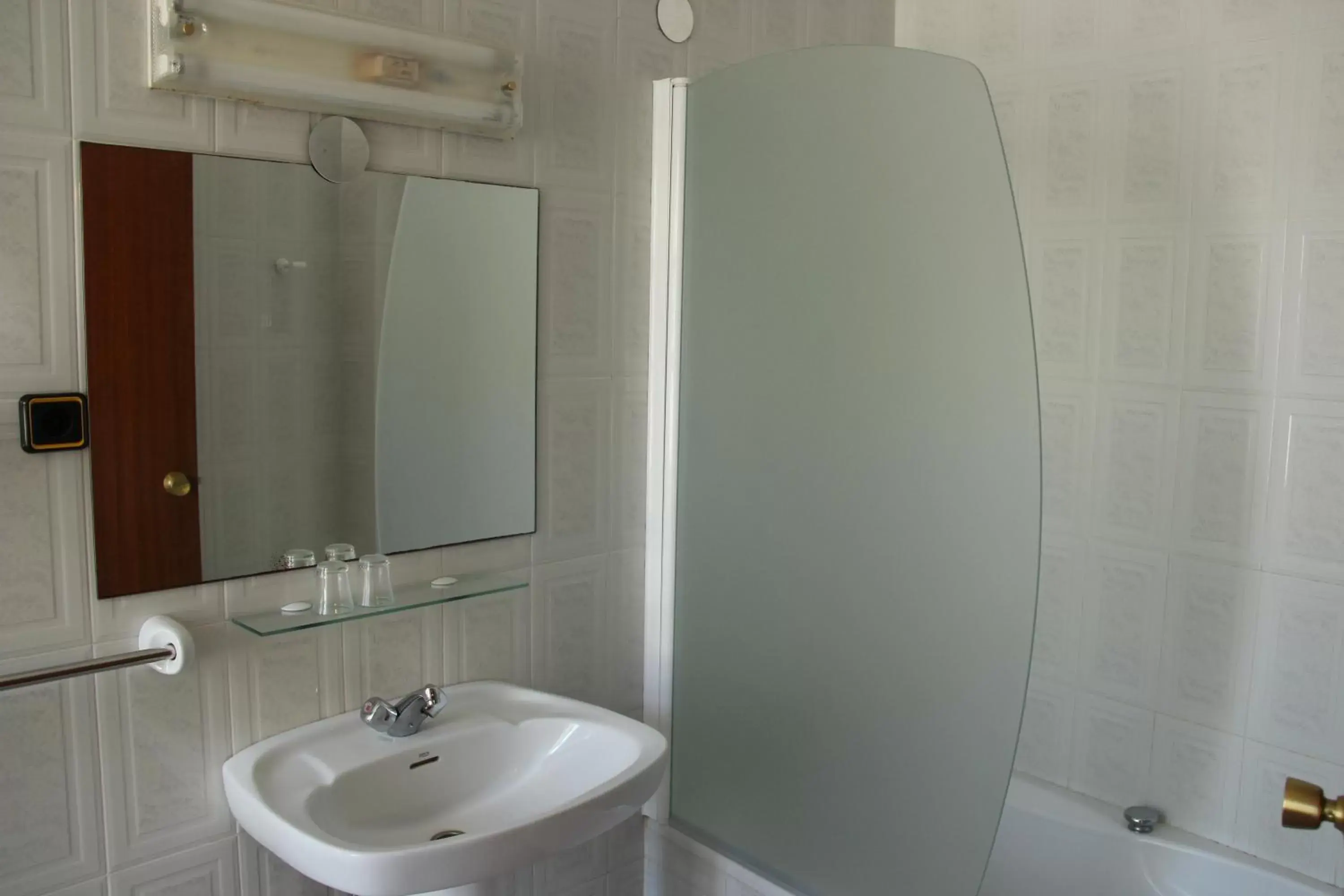 Bathroom in Hotel Vazquez Diaz