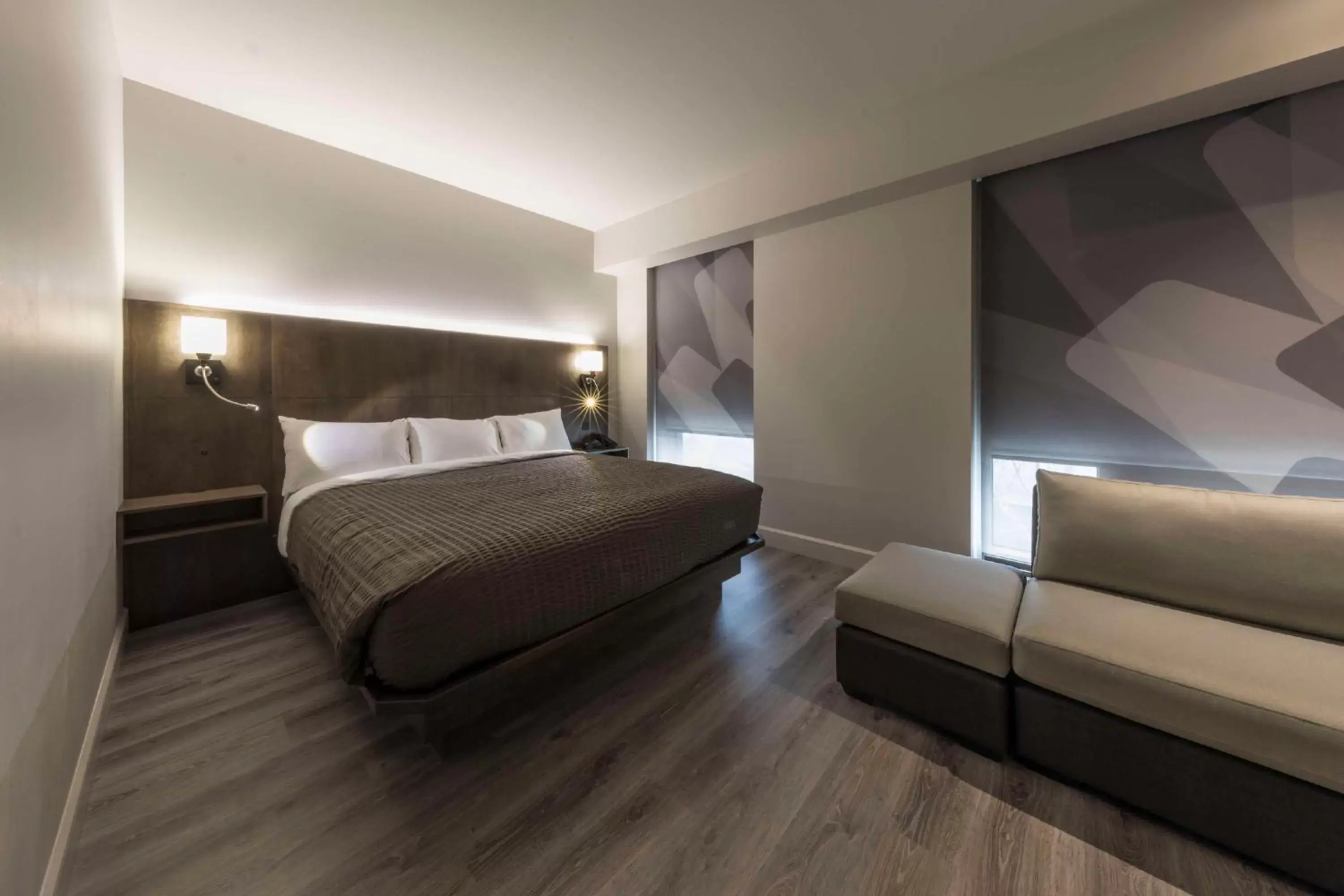 Bed in Hôtel & Suites Normandin Lévis