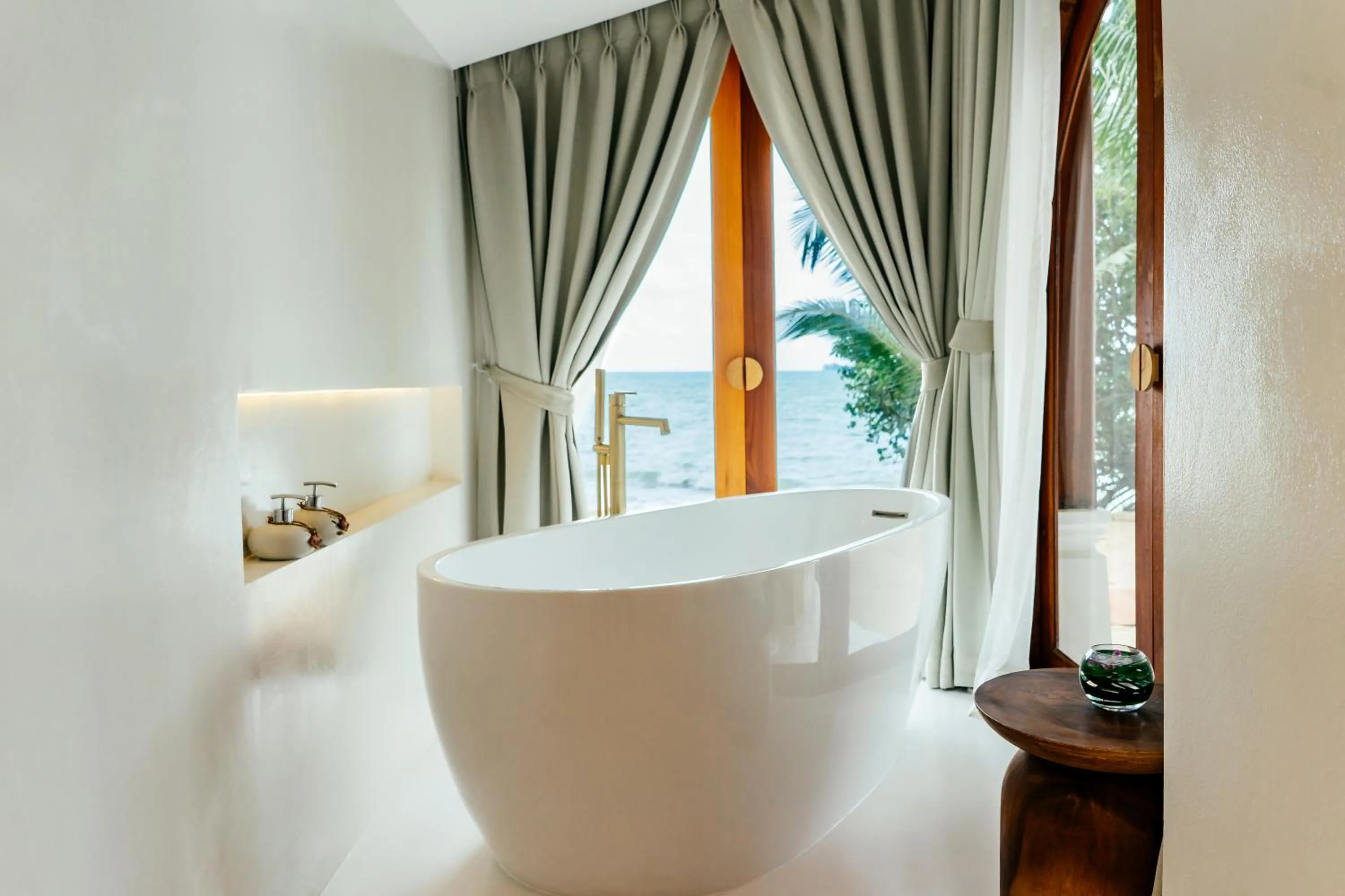 Bathroom, Bed in Zazen Boutique Resort & Spa