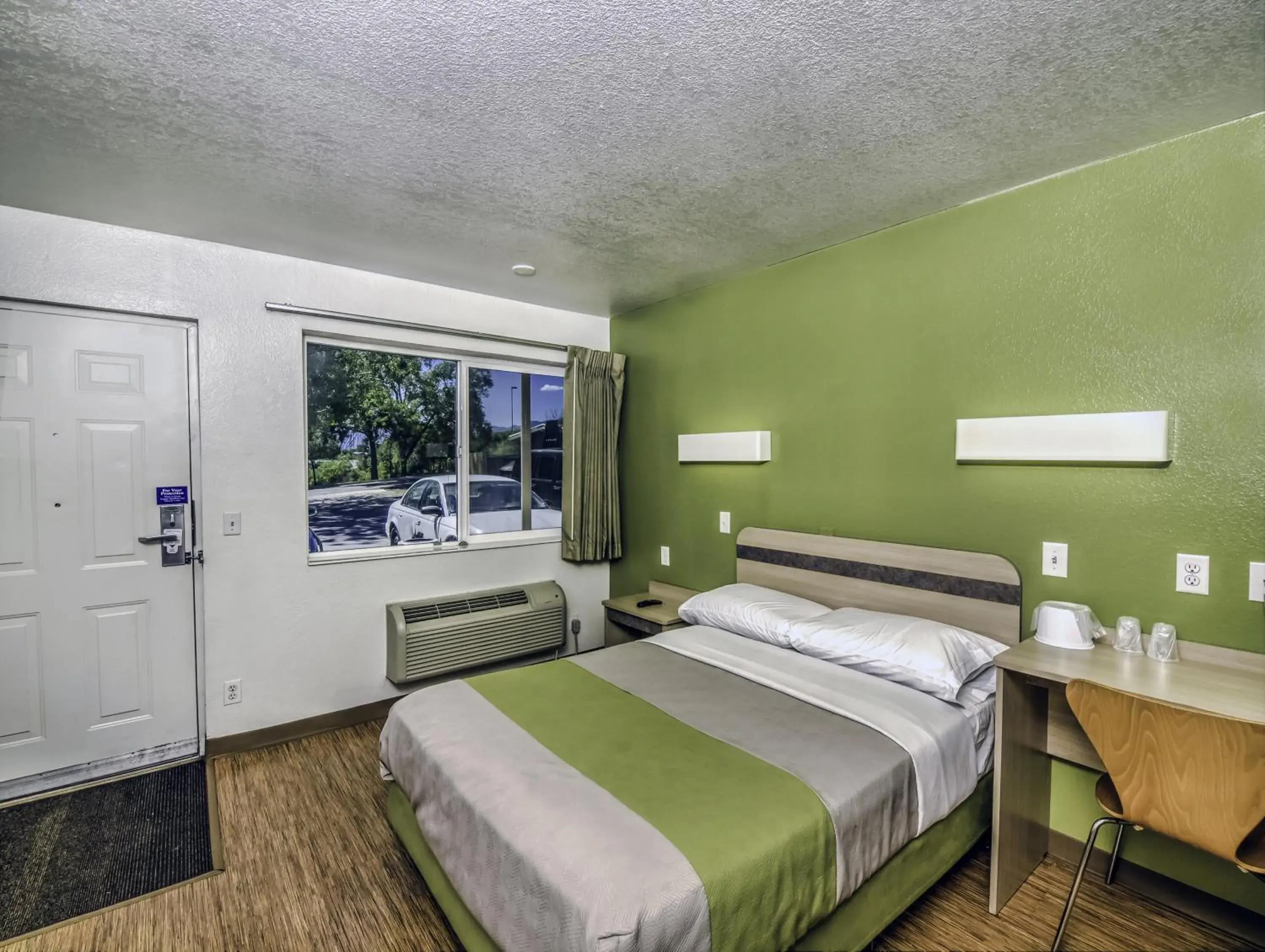 Bedroom, Bed in Motel 6-Colorado Springs, CO