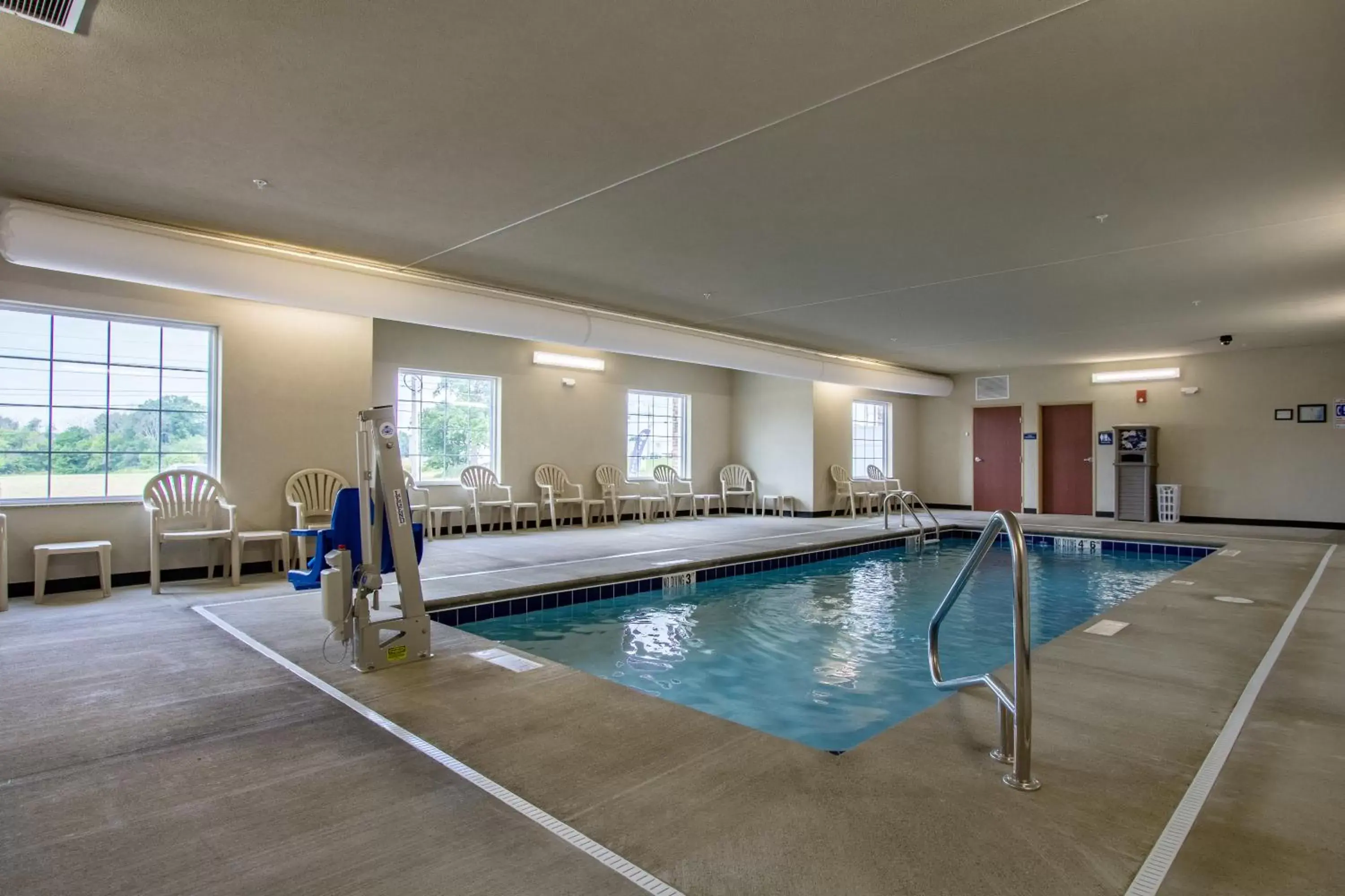 Swimming Pool in Cobblestone Hotel & Suites - Orrville