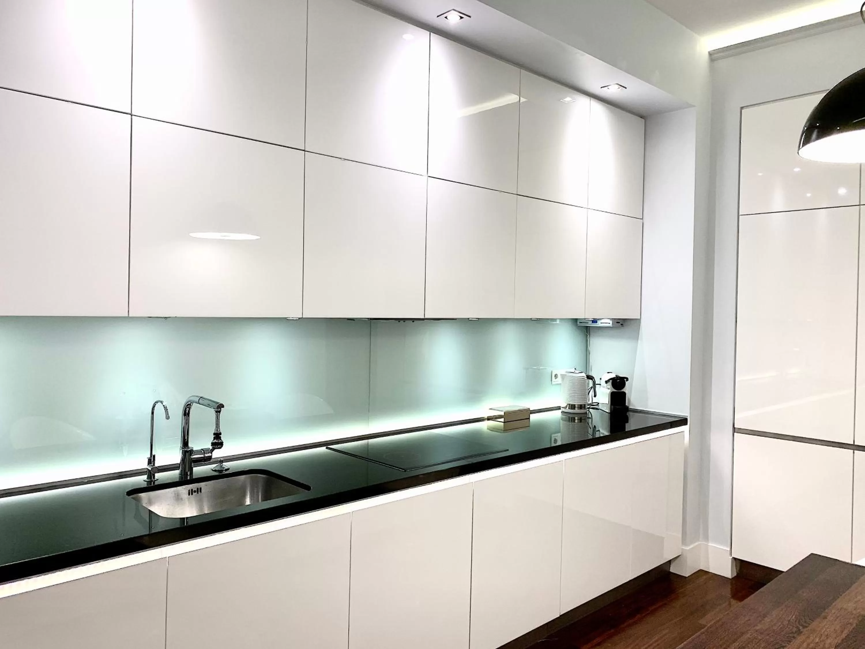 Kitchen or kitchenette, Kitchen/Kitchenette in Luxury Apartments MONDRIAN Market Square II