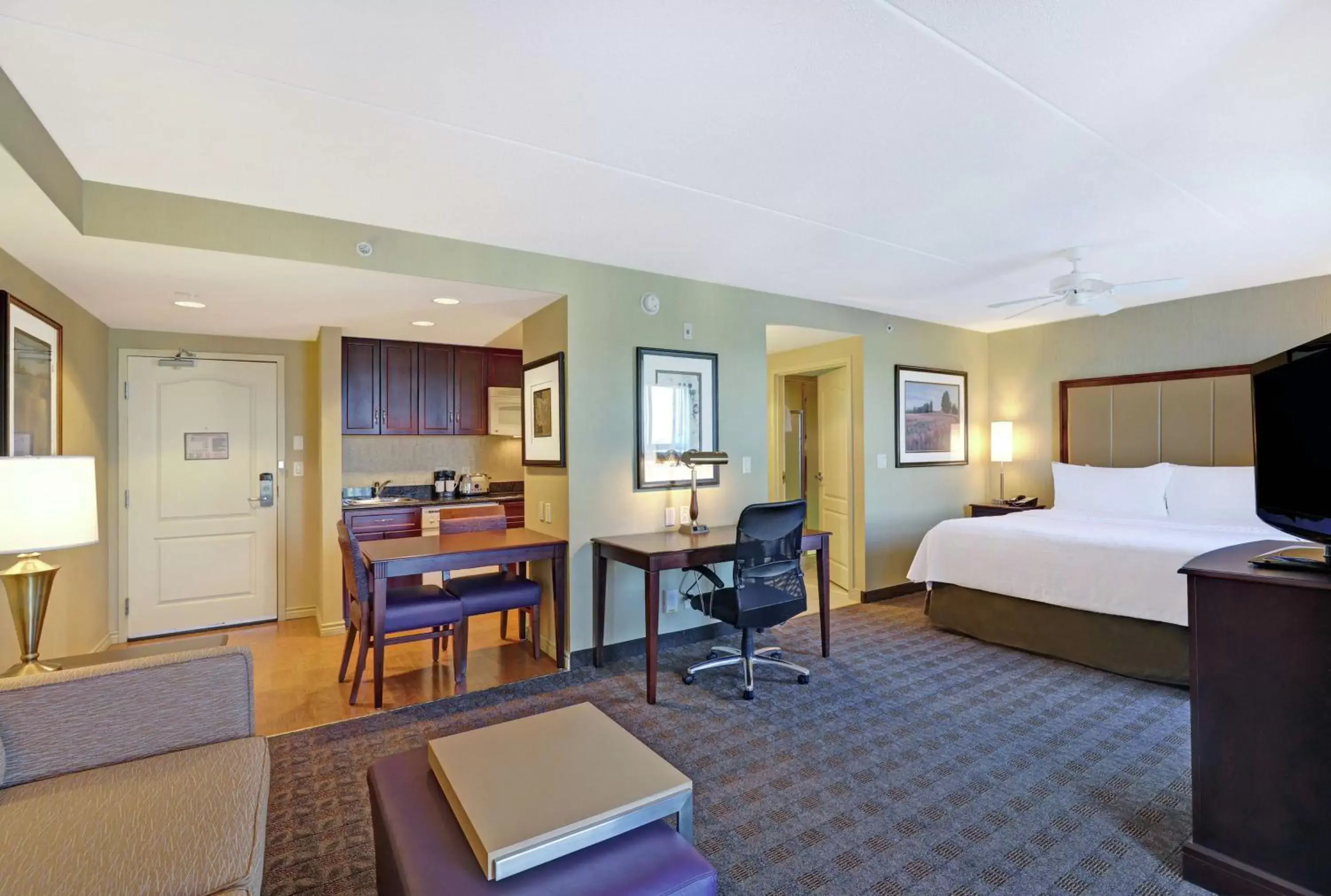 Bedroom in Homewood Suites by Hilton Cambridge-Waterloo, Ontario
