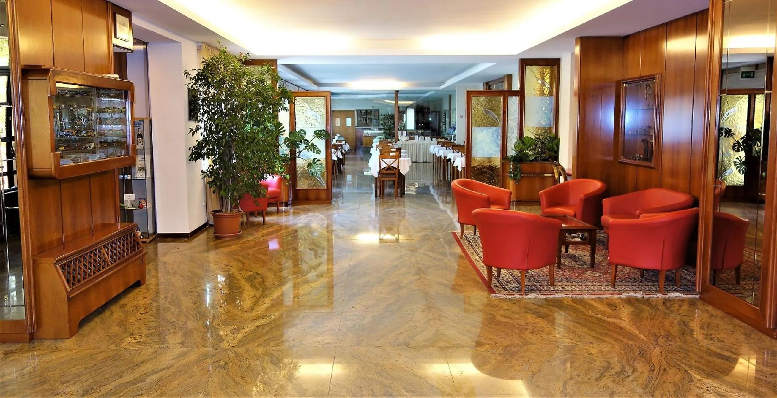 Lobby or reception in Euromotel Croce Bianca