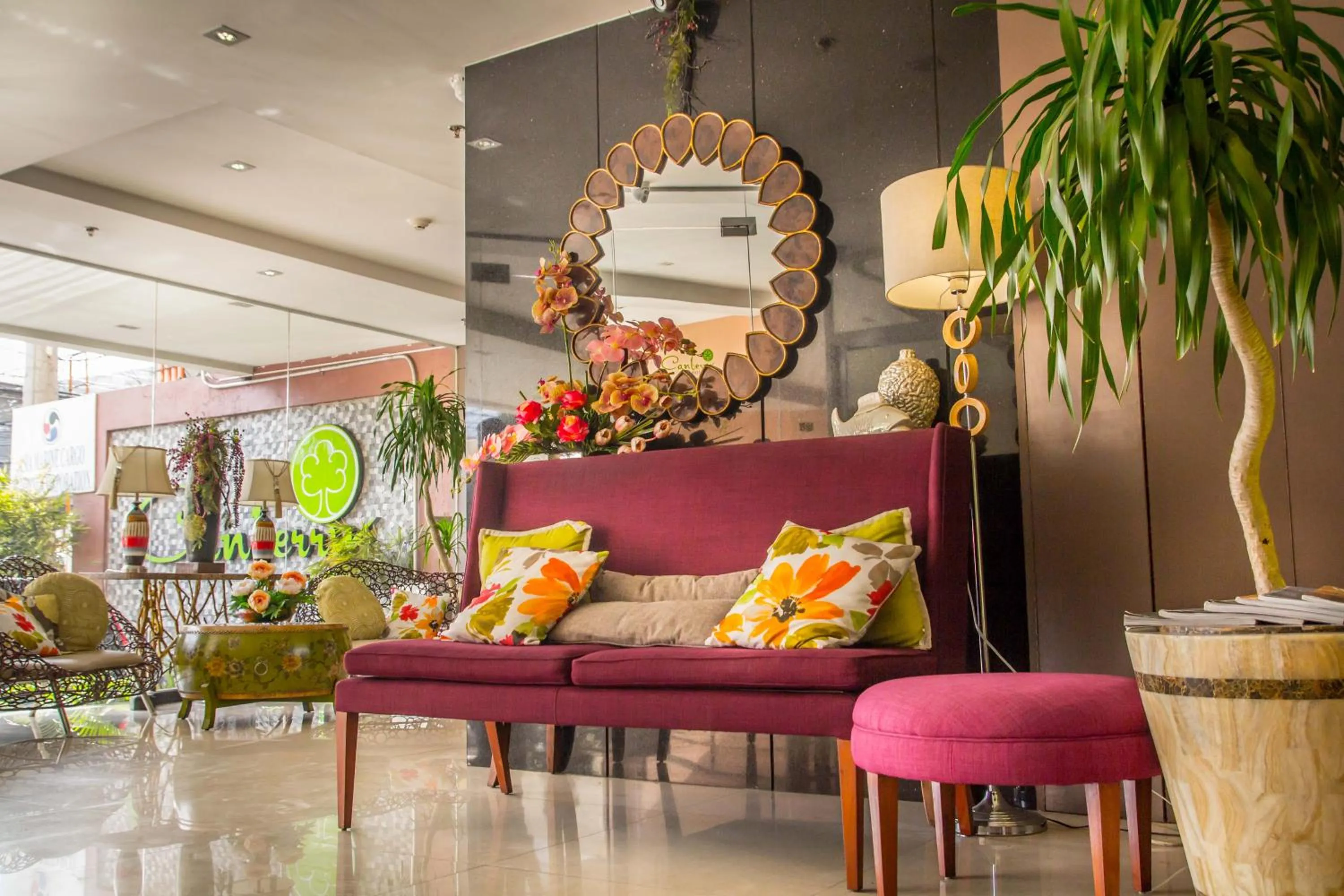 Lounge or bar in Canberry Hotel