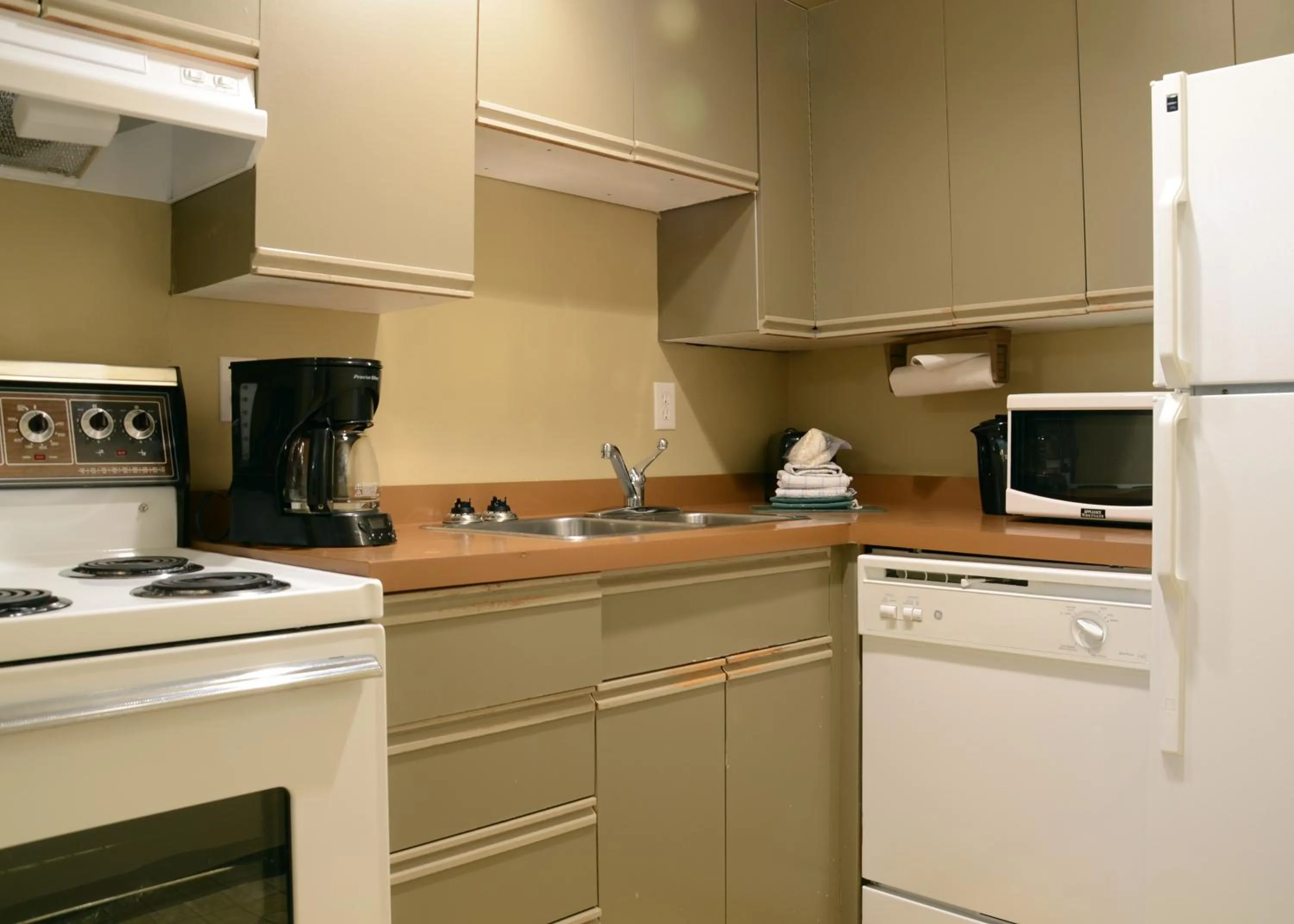 Kitchen or kitchenette in Rosellen Suites at Stanley Park