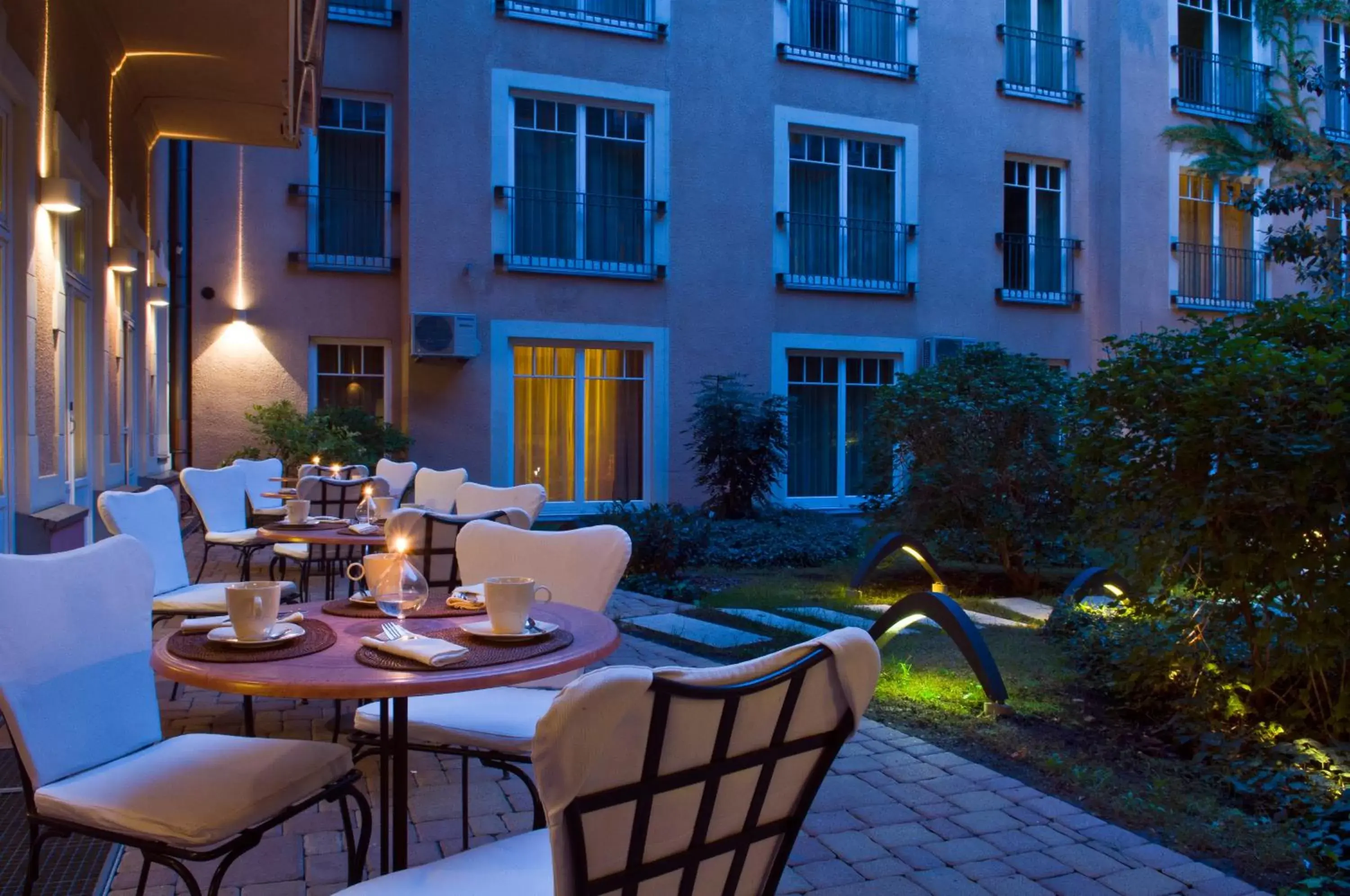 Property building in Mamaison Residence Izabella Budapest Property building in Mamaison Residence Izabella Budapest