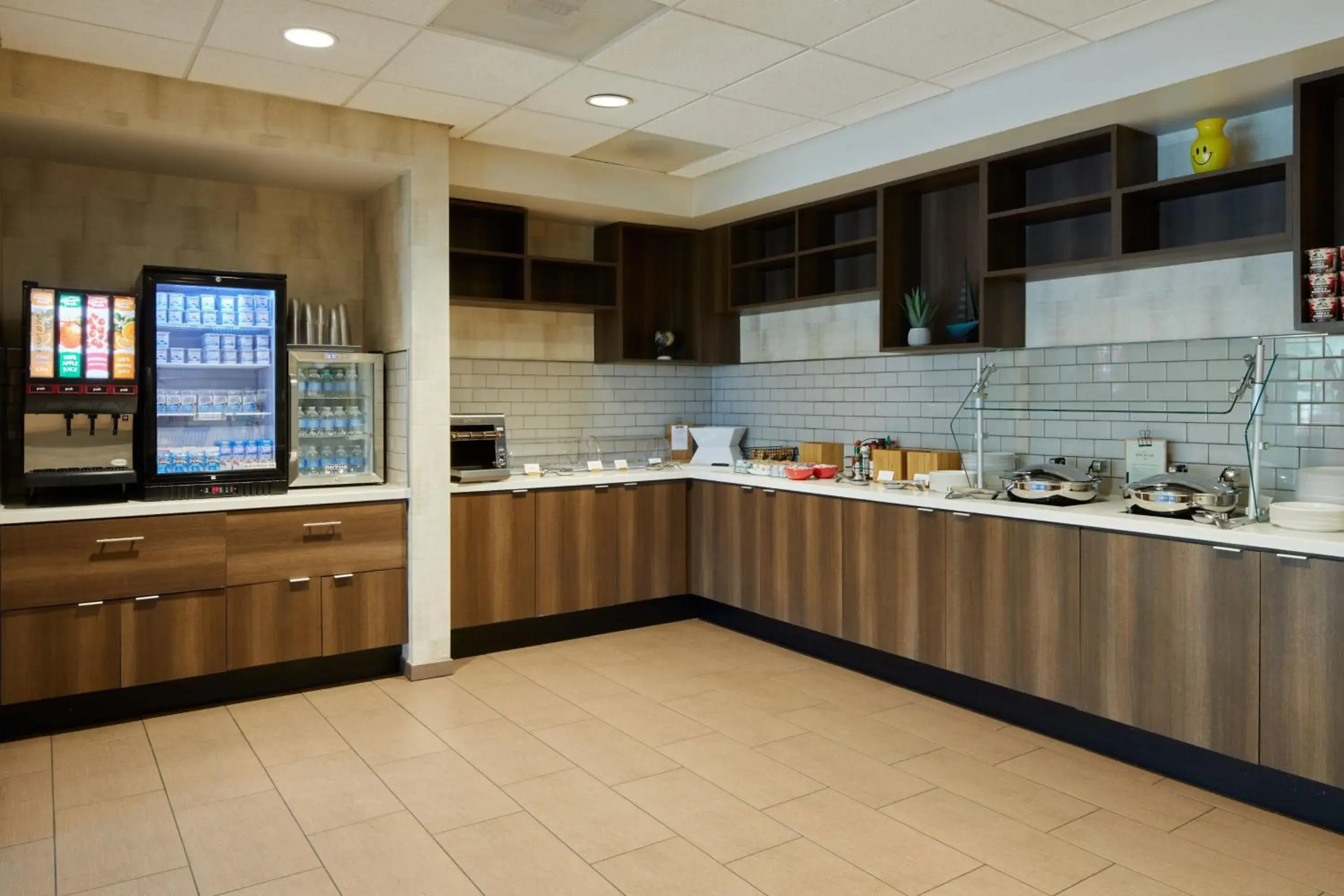 Breakfast, Kitchen/Kitchenette in TownePlace Suites by Marriott Thousand Oaks Agoura Hills