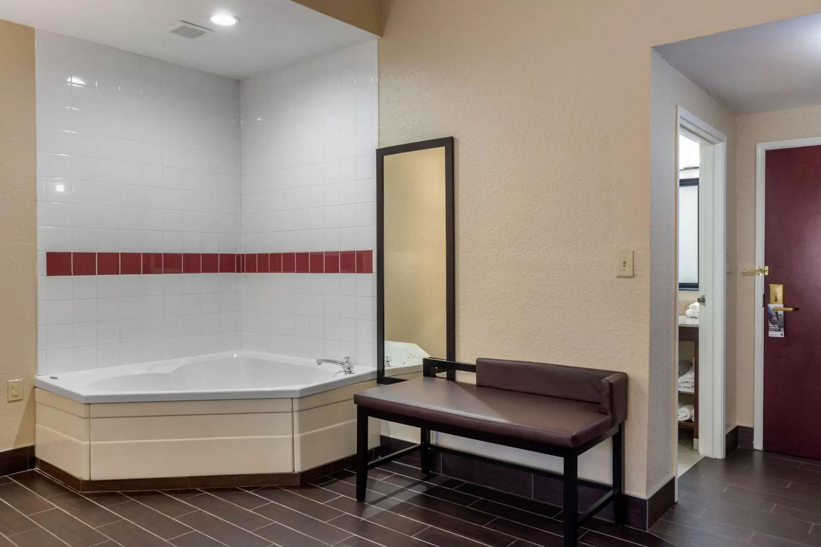 Photo of the whole room in Comfort Suites Woodstock - Atlanta North Photo of the whole room in Comfort Suites Woodstock - Atlanta North