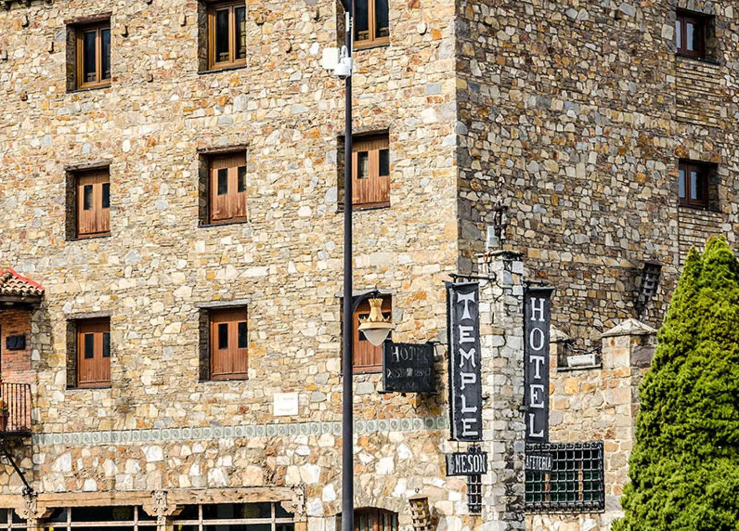 Facade/entrance in Hotel Temple Ponferrada