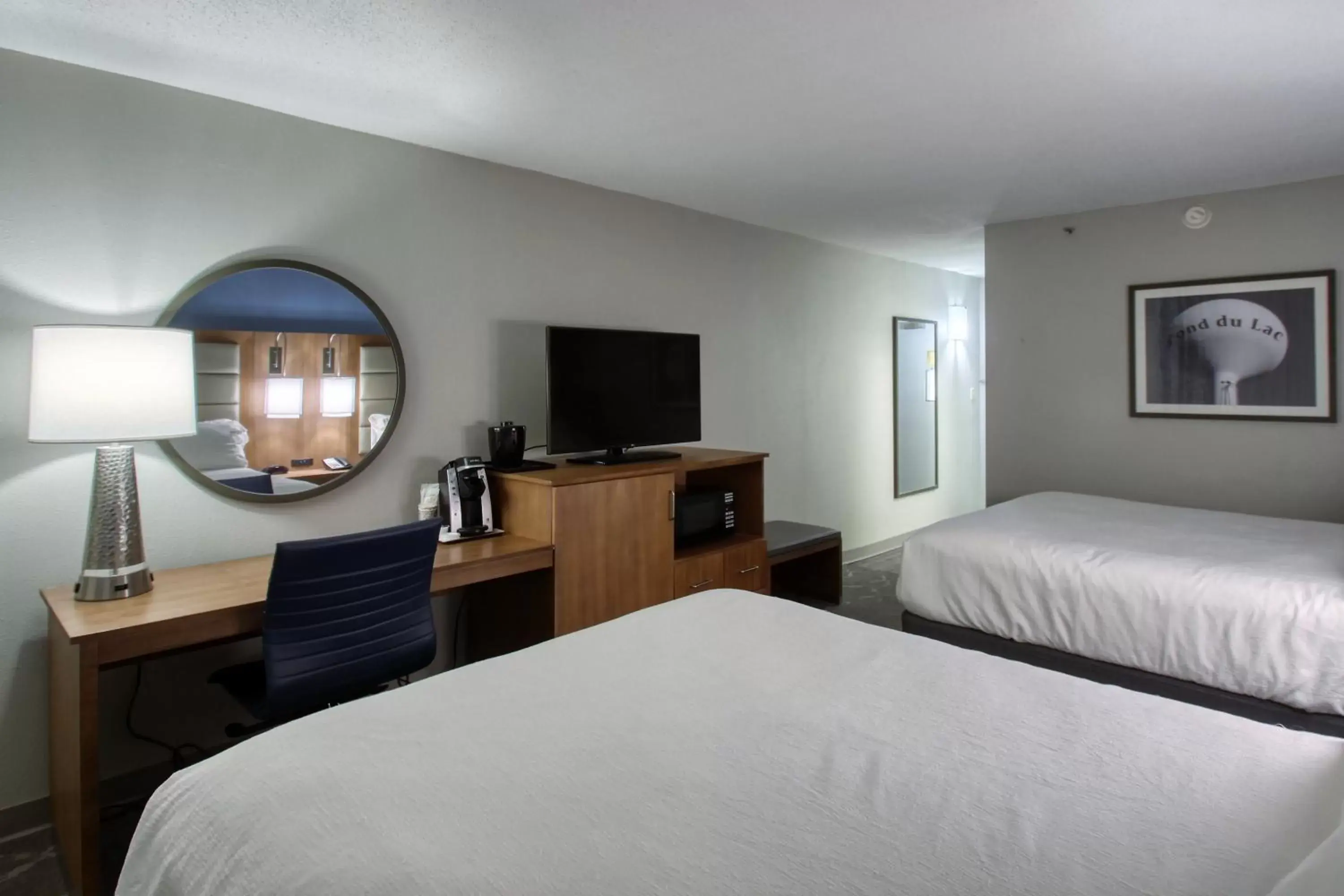 Photo of the whole room, Bed in Radisson Hotel and Conference Center Fond du Lac