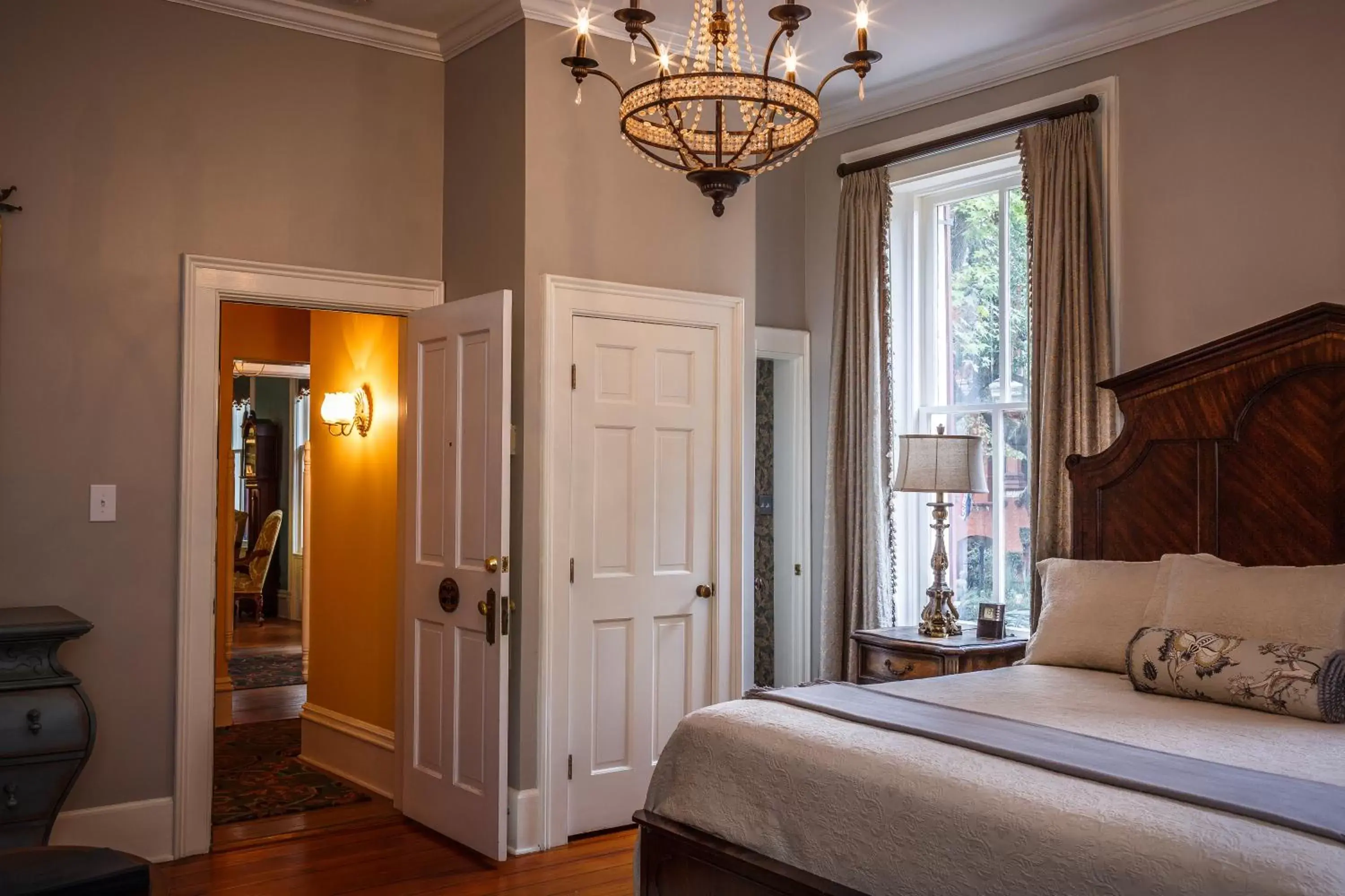 Photo of the whole room in Eliza Thompson House, Historic Inns of Savannah Collection Photo of the whole room in Eliza Thompson House, Historic Inns of Savannah Collection