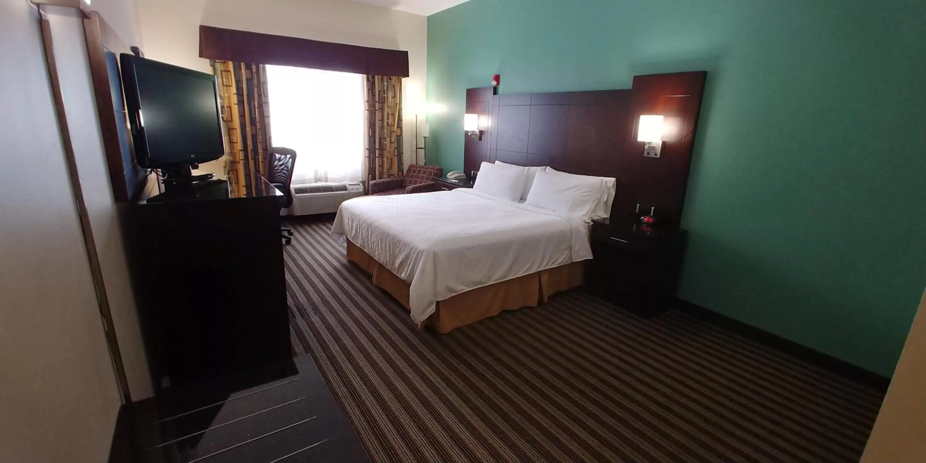 Photo of the whole room, Bed in Holiday Inn Express Hotel & Suites West Point-Fort Montgomery by IHG