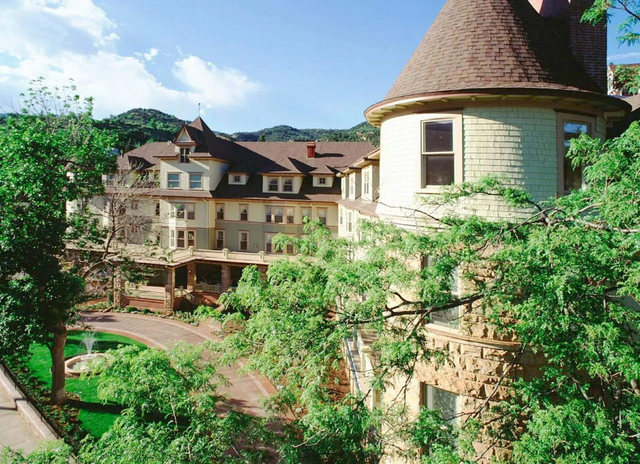 Facade/entrance in Cliff House at Pikes Peak
