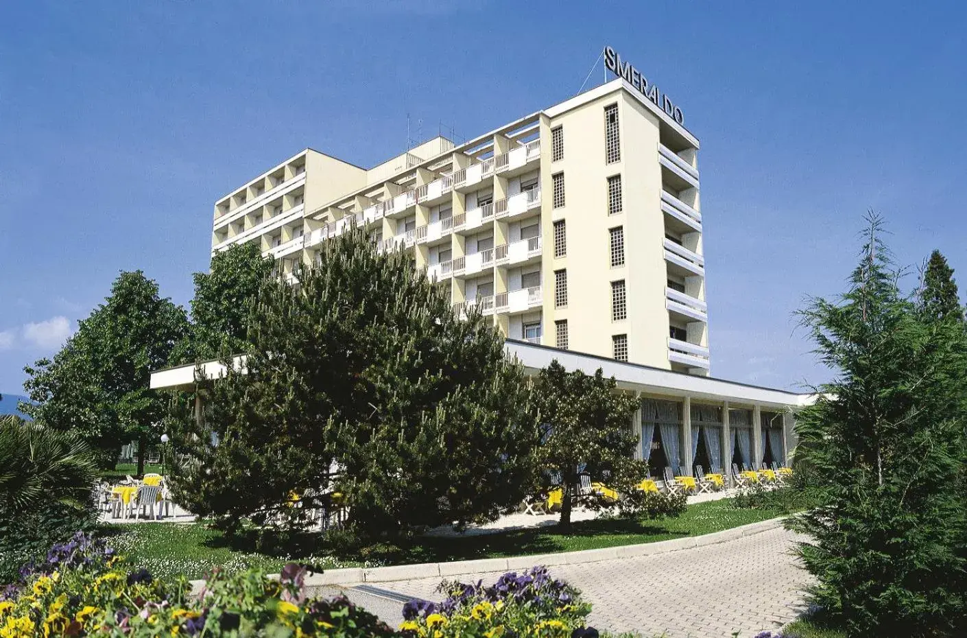 Property Building in Hotel Smeraldo