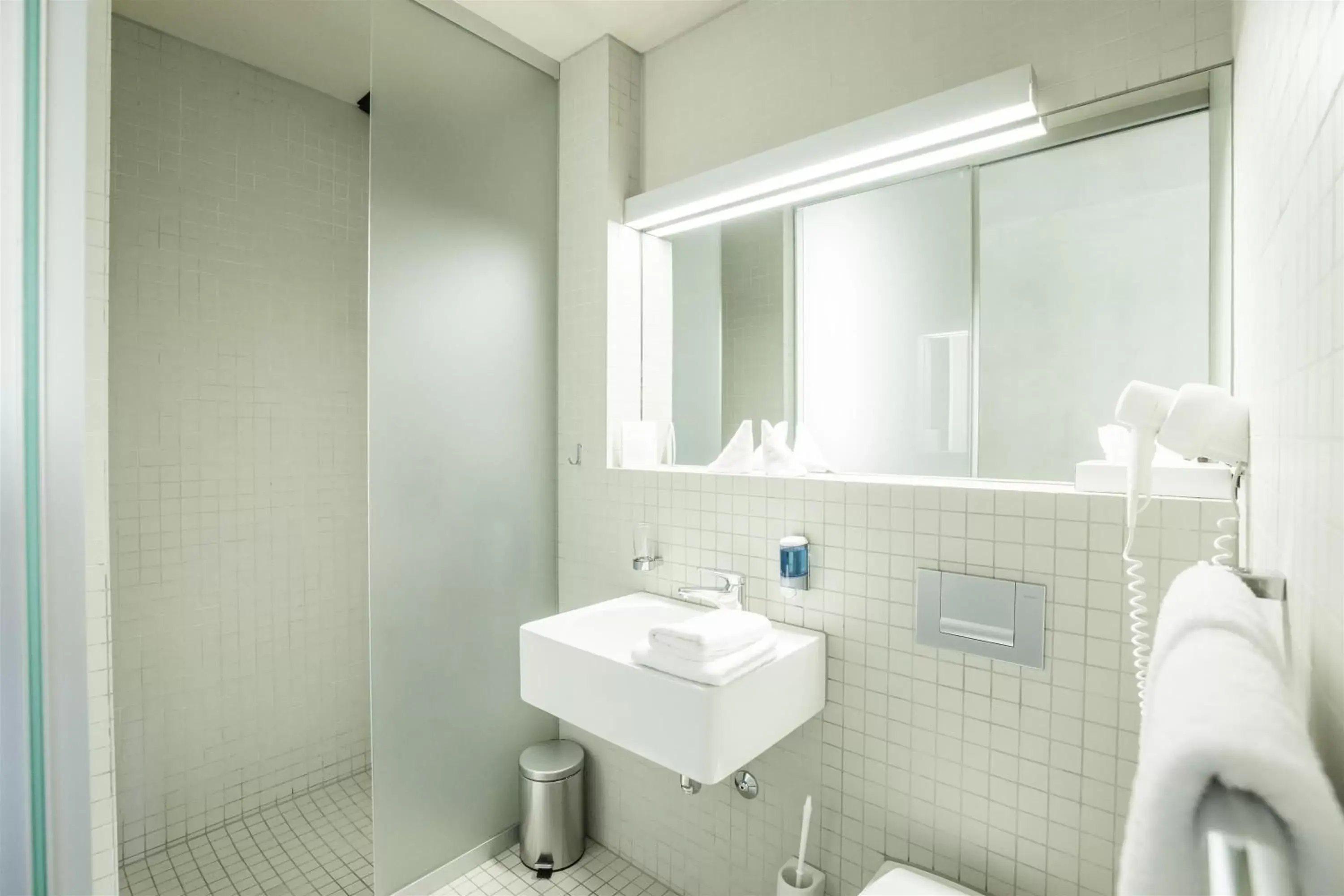 Shower, Bathroom in lintharena ag