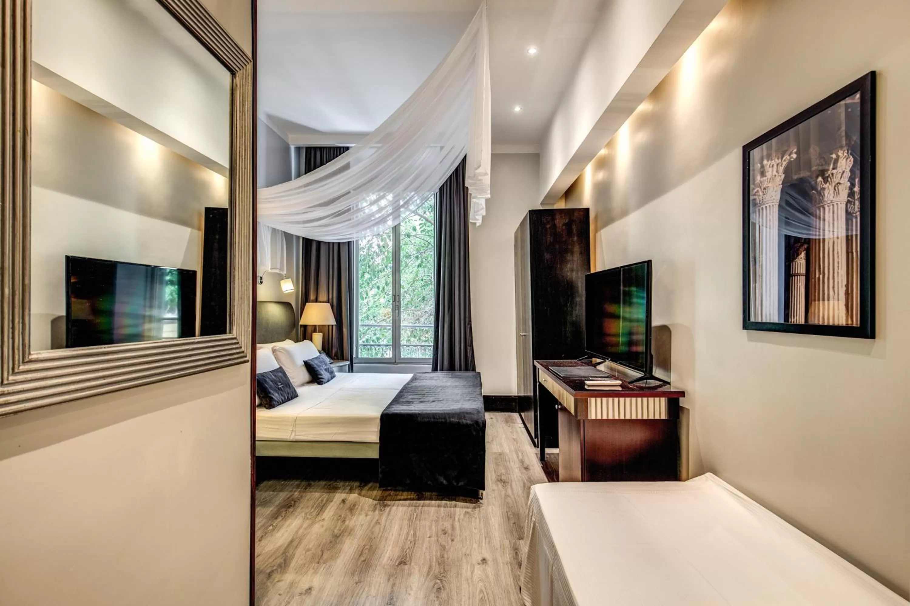 Photo of the whole room, Bed in Hotel Giuggioli