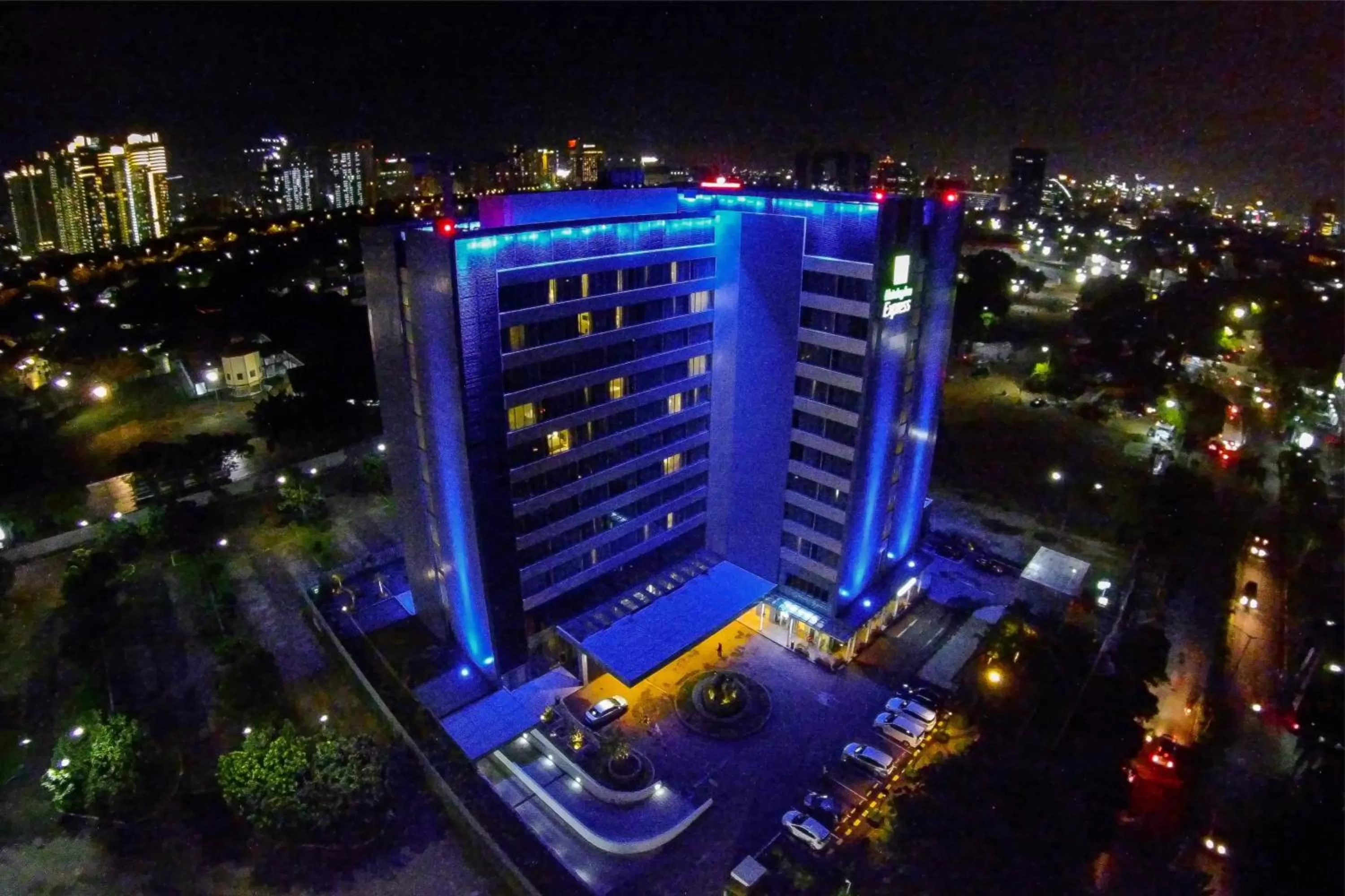 Property building in Holiday Inn Express Jakarta International Expo by IHG