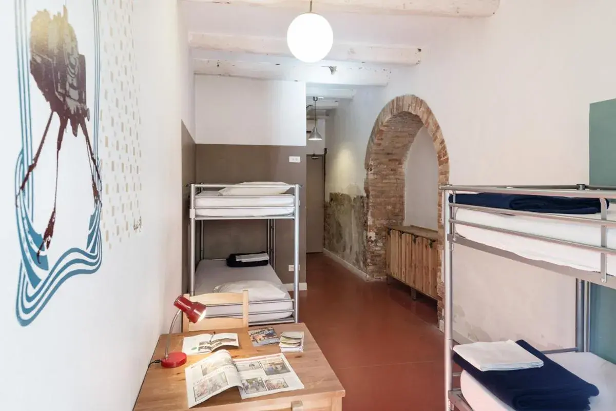 Bed, Bunk Bed in Hostel Vertigo Vieux-Port