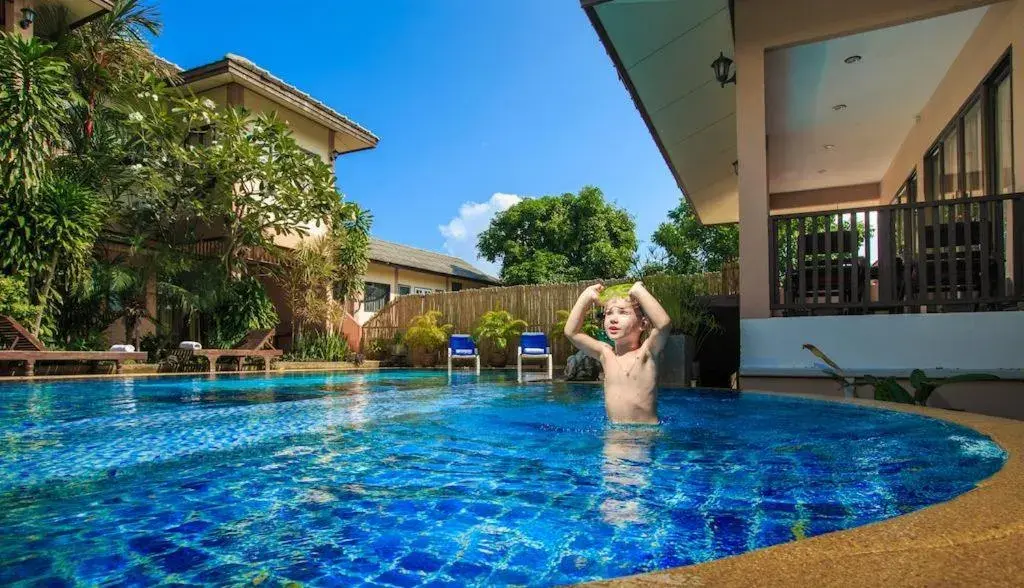 Swimming Pool in Meewaya Hotel