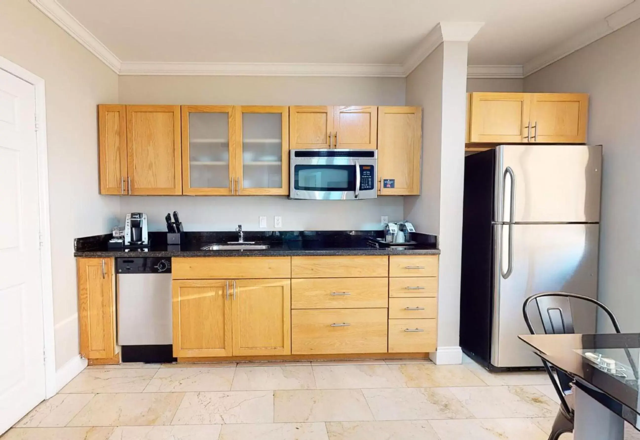kitchen, Kitchen/Kitchenette in Nuvo Suites Hotel - Miami Doral