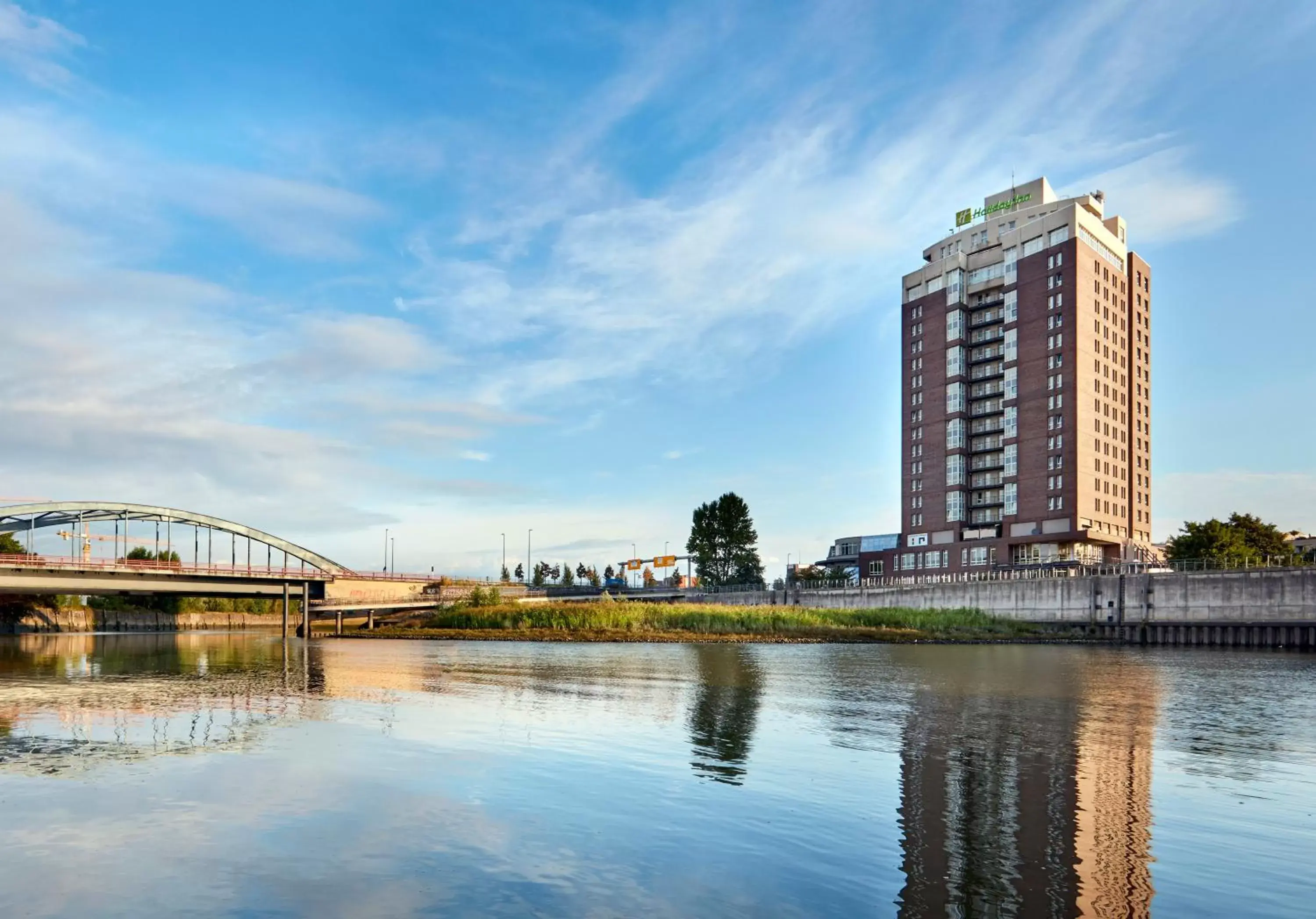 Property building, Swimming Pool in Holiday Inn Hamburg, an IHG Hotel