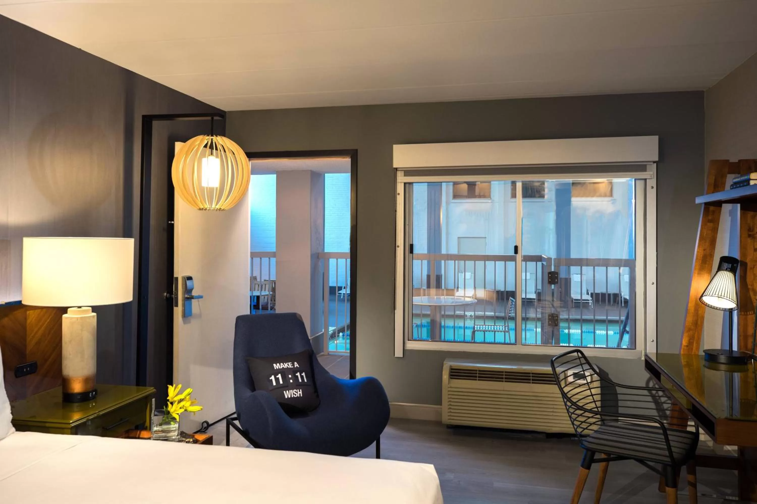 Swimming pool in Renaissance Minneapolis Bloomington Hotel