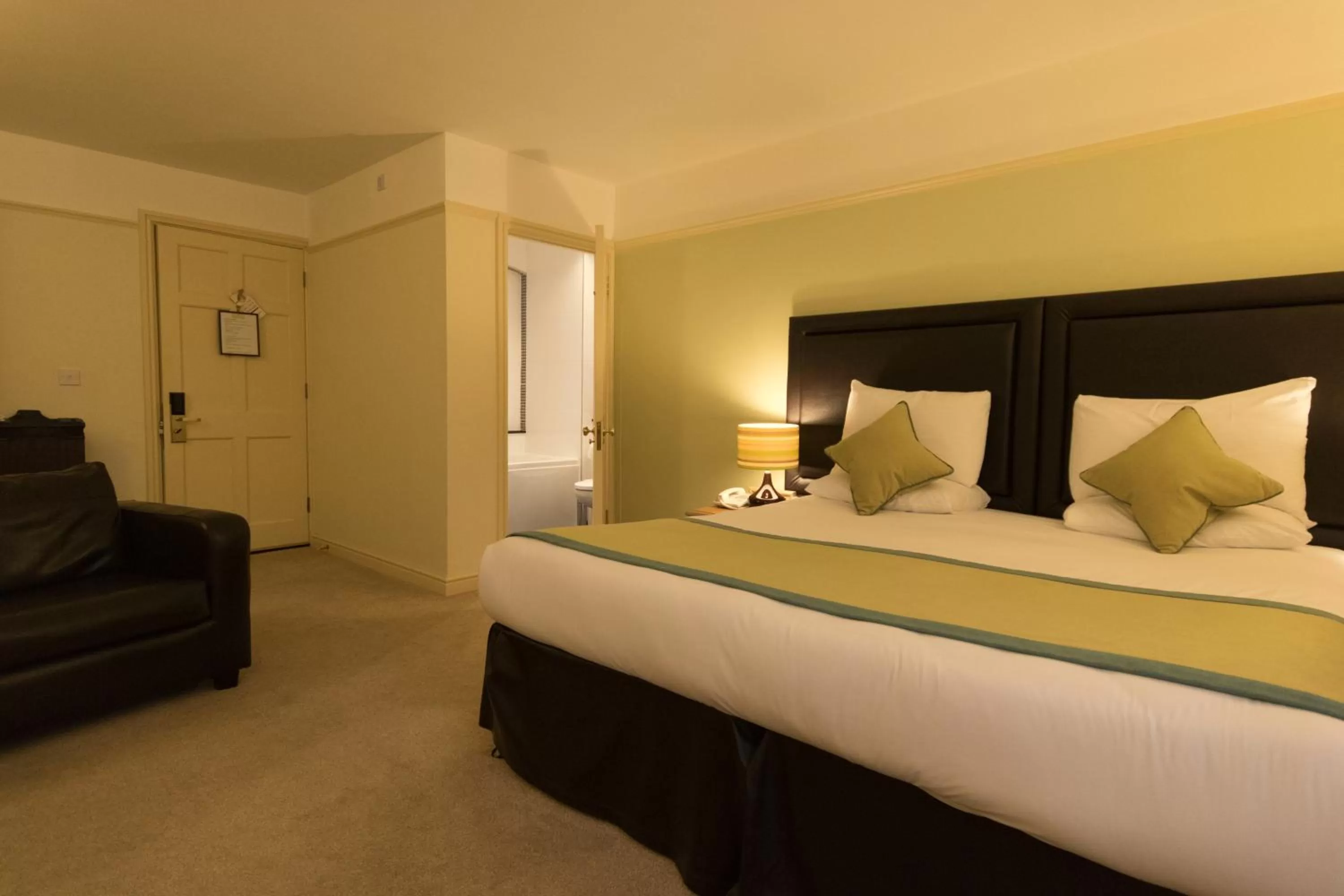 Bed in Stratford Limes Hotel