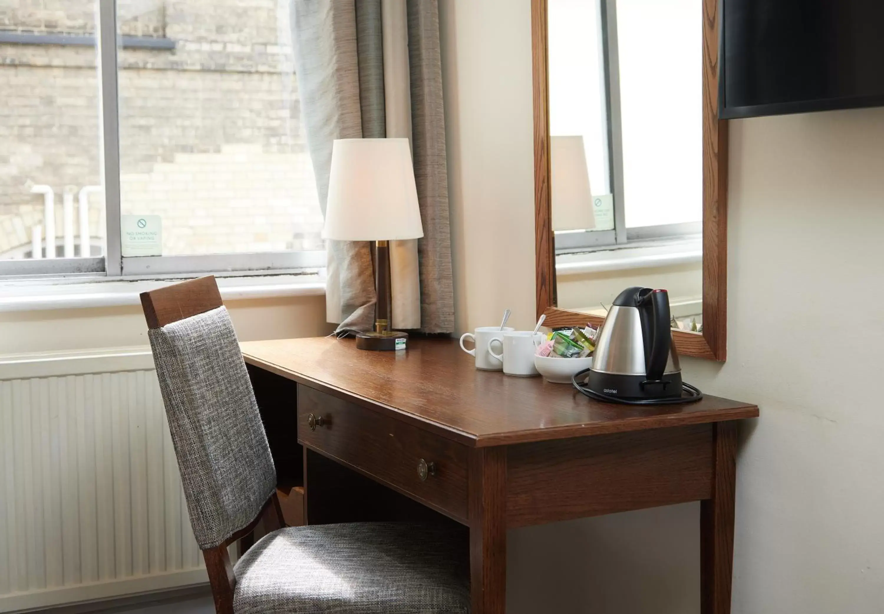 Coffee/tea facilities in Kings Arms Hotel by Greene King Inns