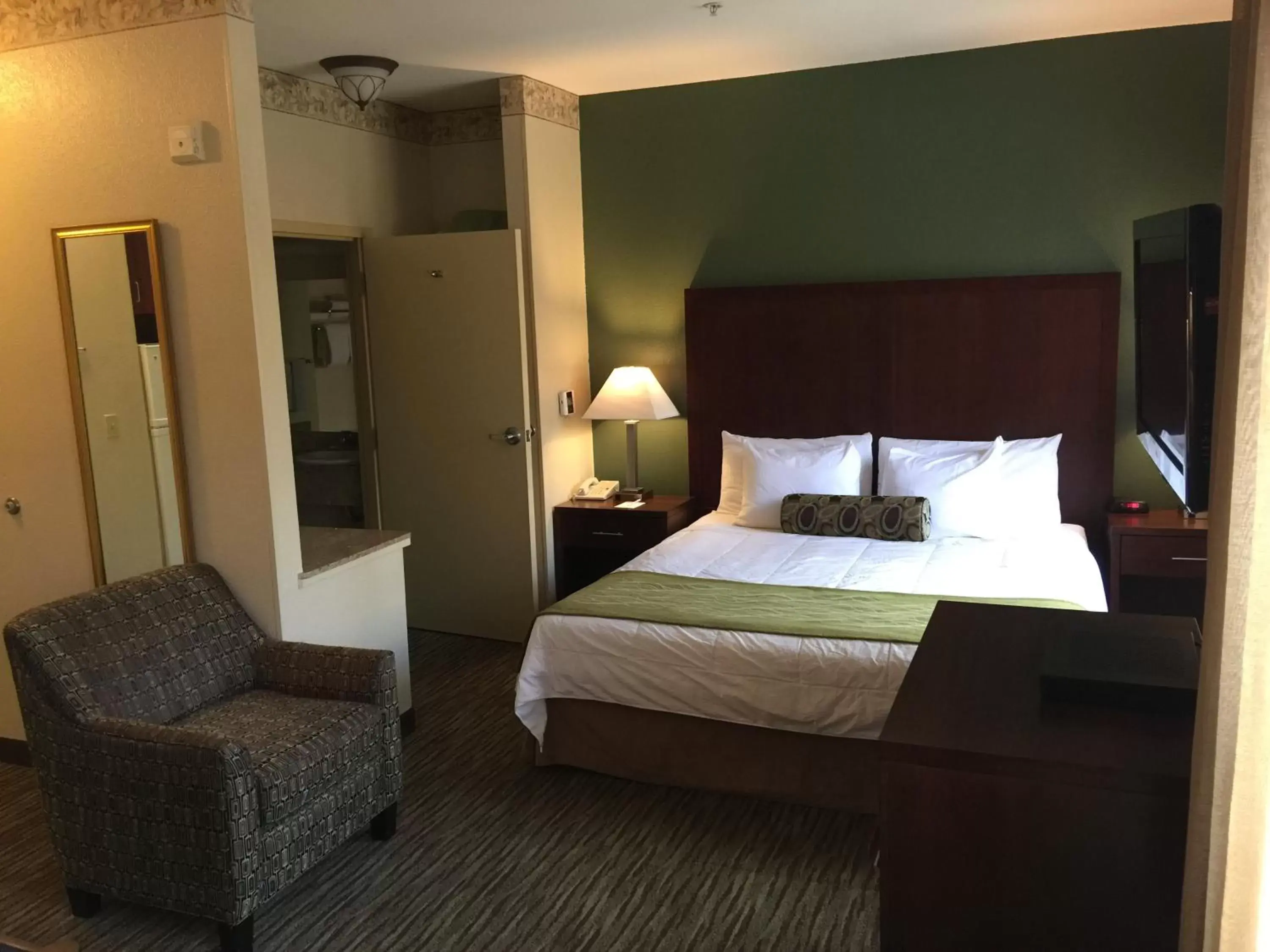 Bed in Hawthorn Suites by Wyndham Rancho Cordova/Folsom