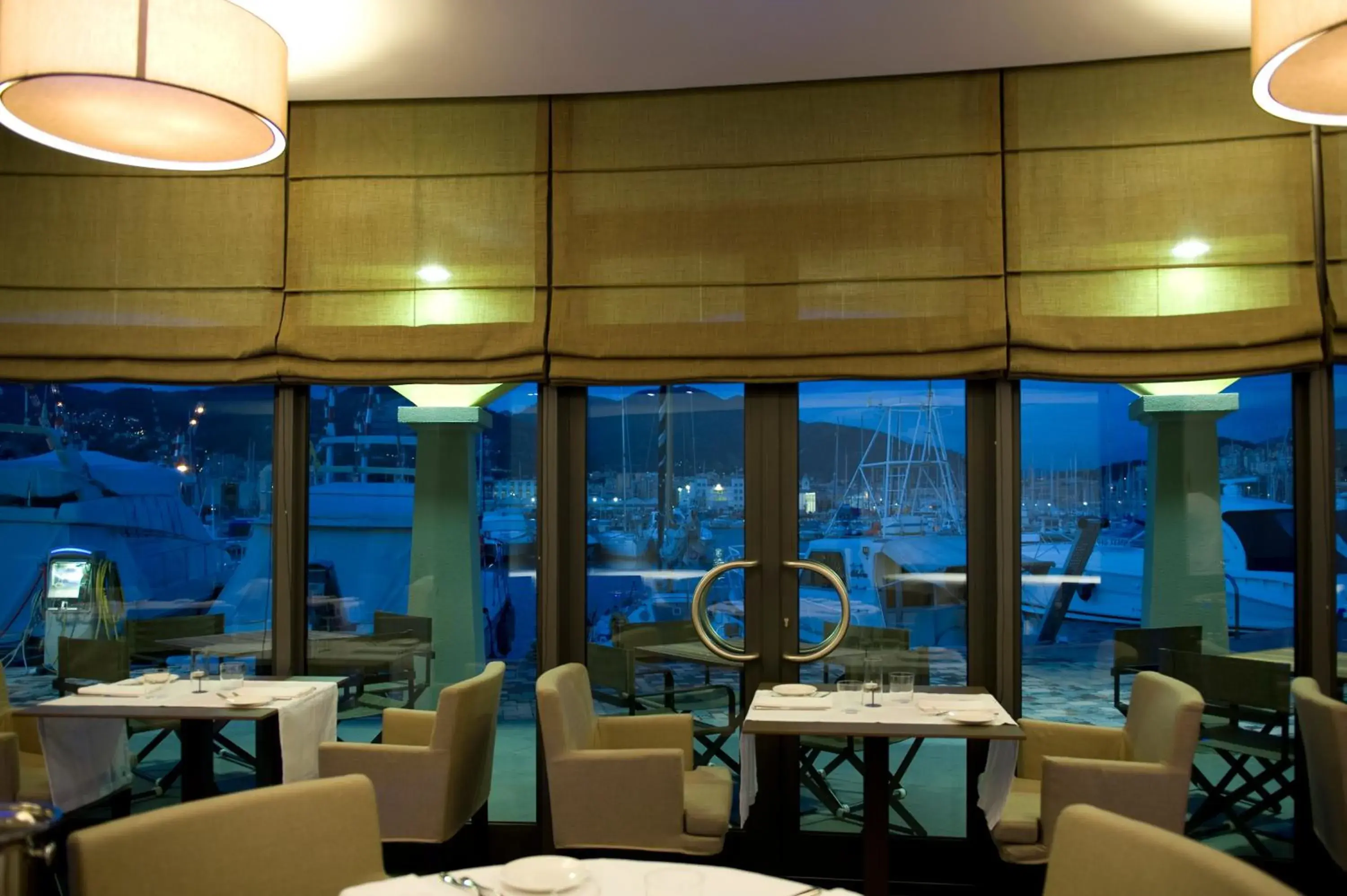 Restaurant/places to eat in Marina Place Resort Restaurant/places to eat in Marina Place Resort