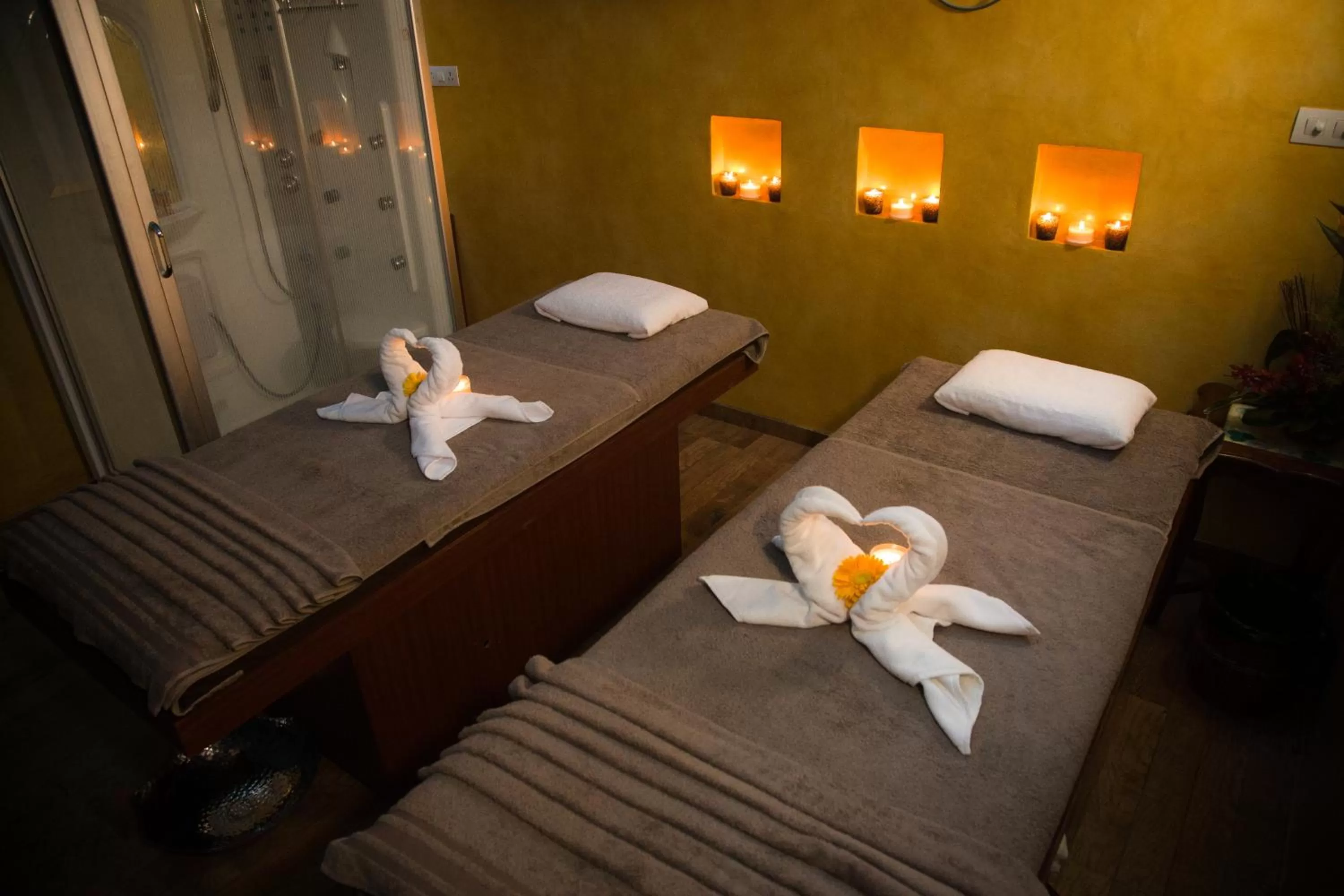 Spa and wellness centre/facilities, Bed in Acron Waterfront Resort