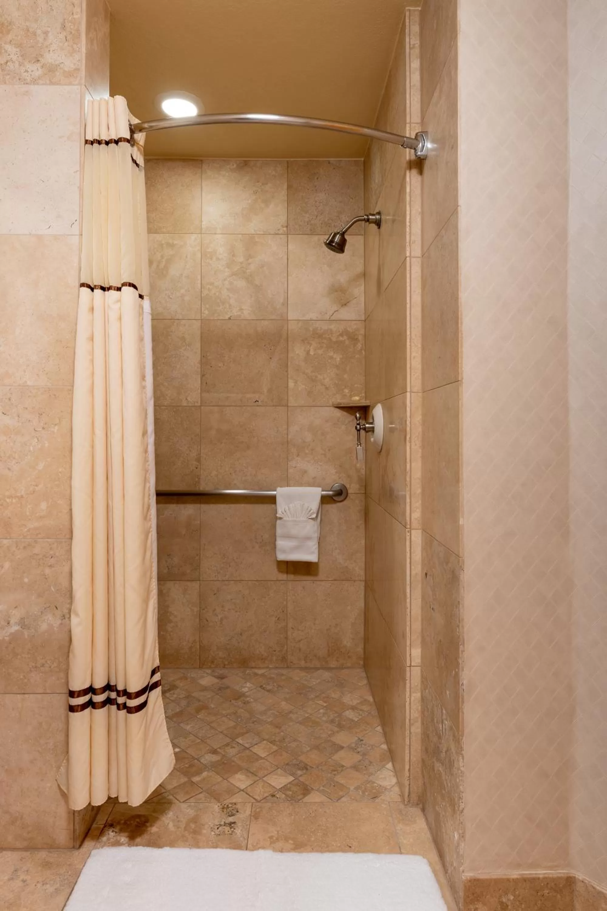 Shower in Pacific Terrace Hotel
