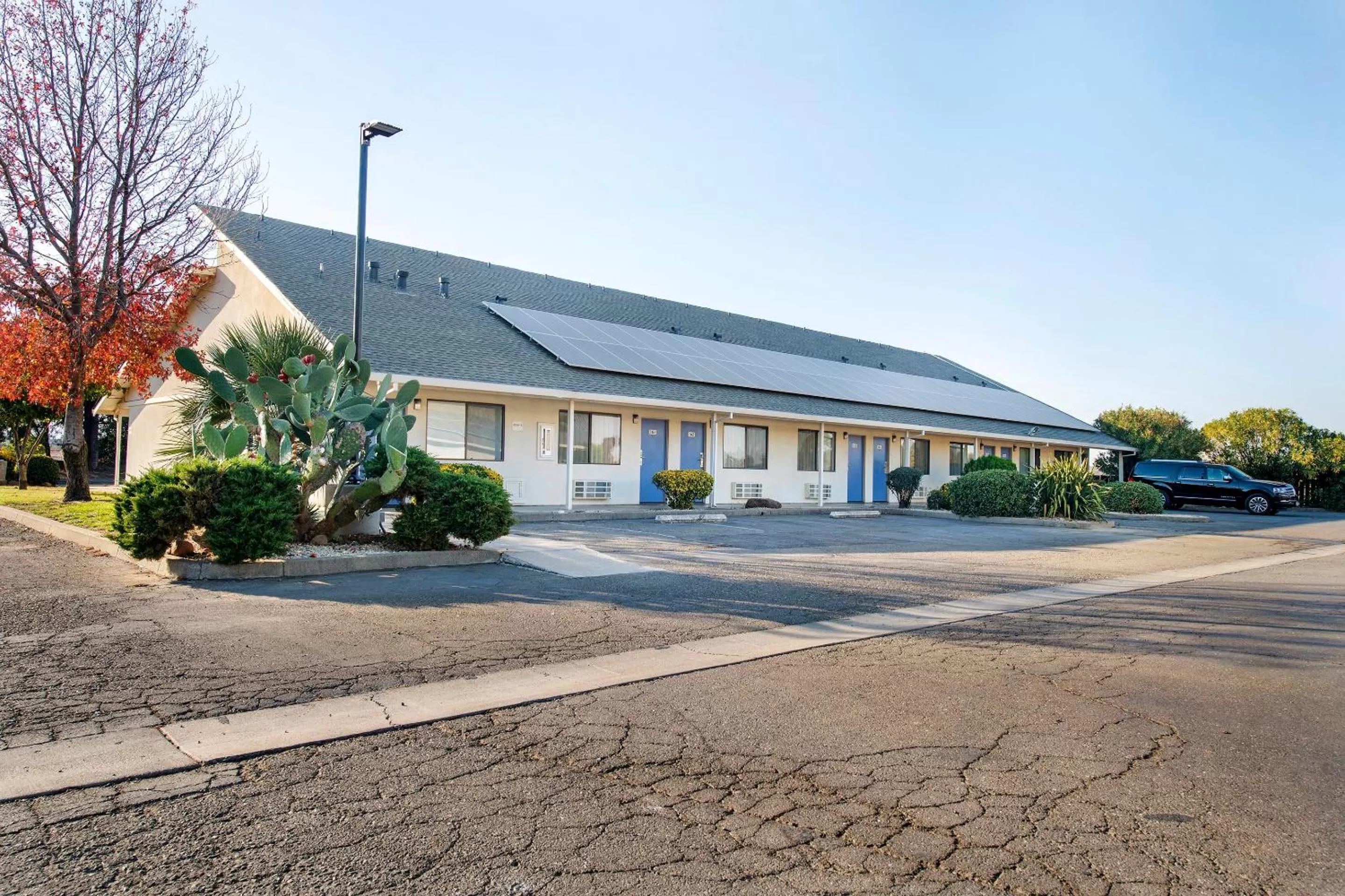 Facade/entrance in Super 8 by Wyndham Dunnigan