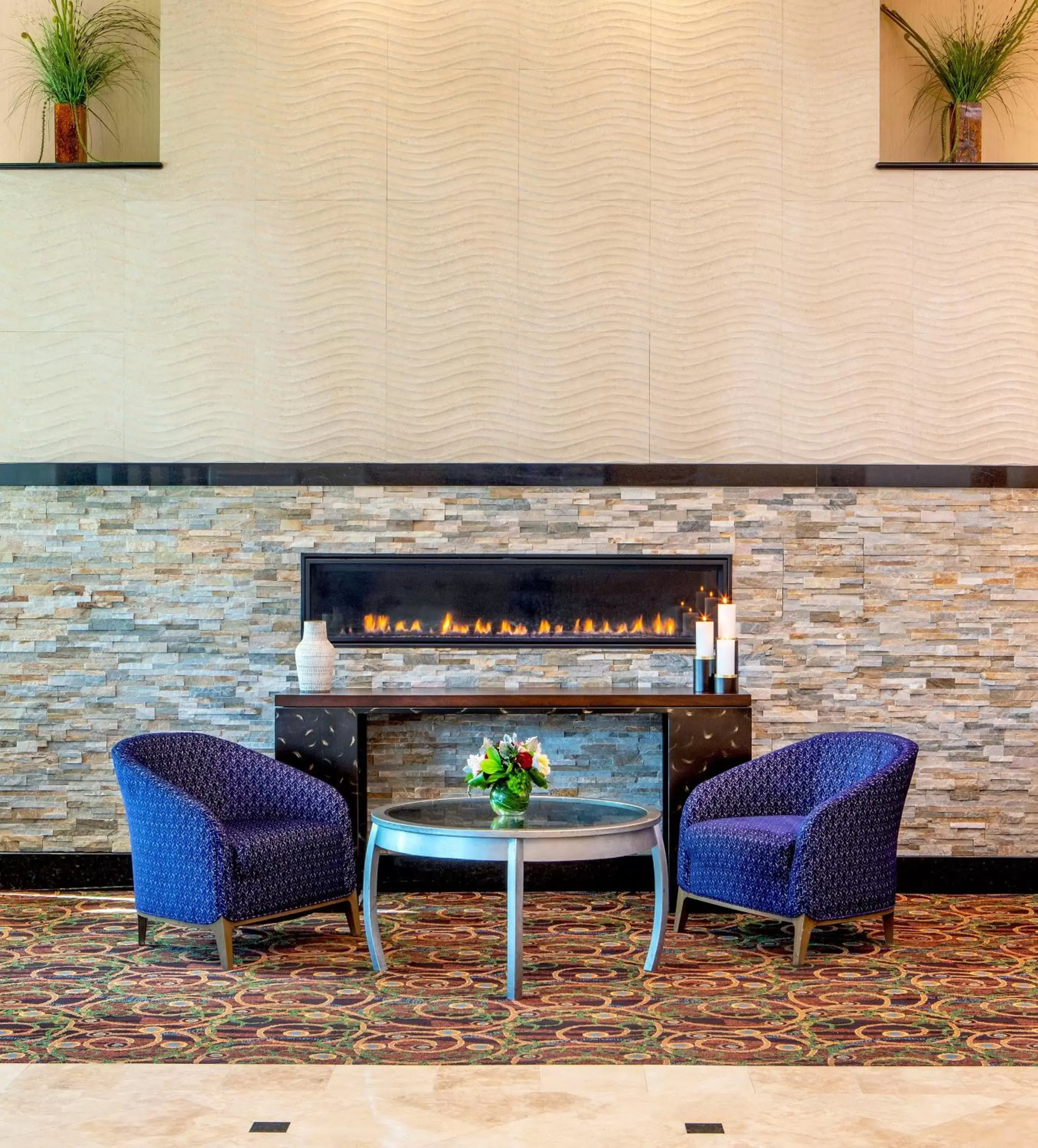 Lobby or reception in Crowne Plaza Boston - Woburn, an IHG Hotel