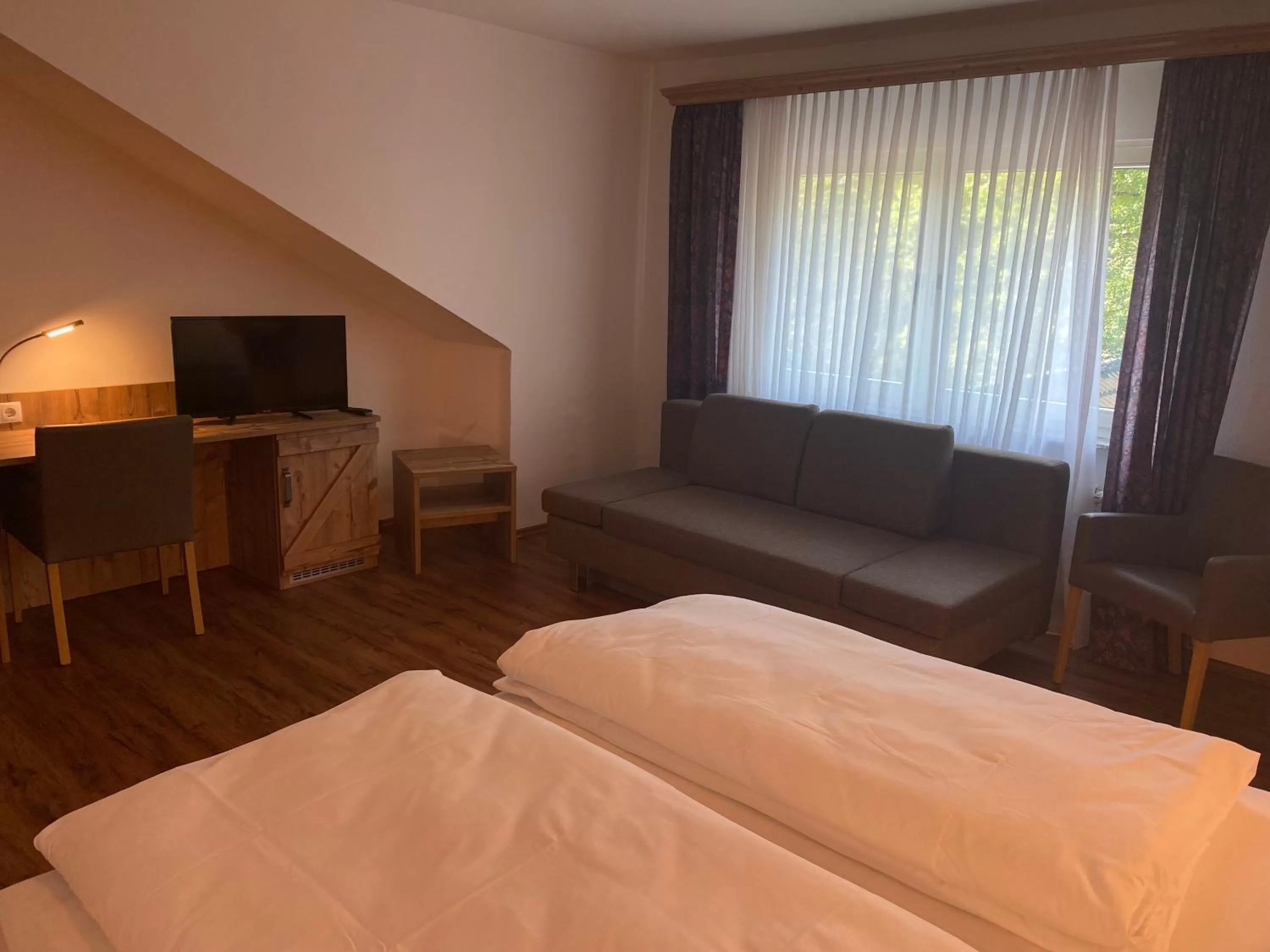 Photo of the whole room, Bed in Motel Domblick