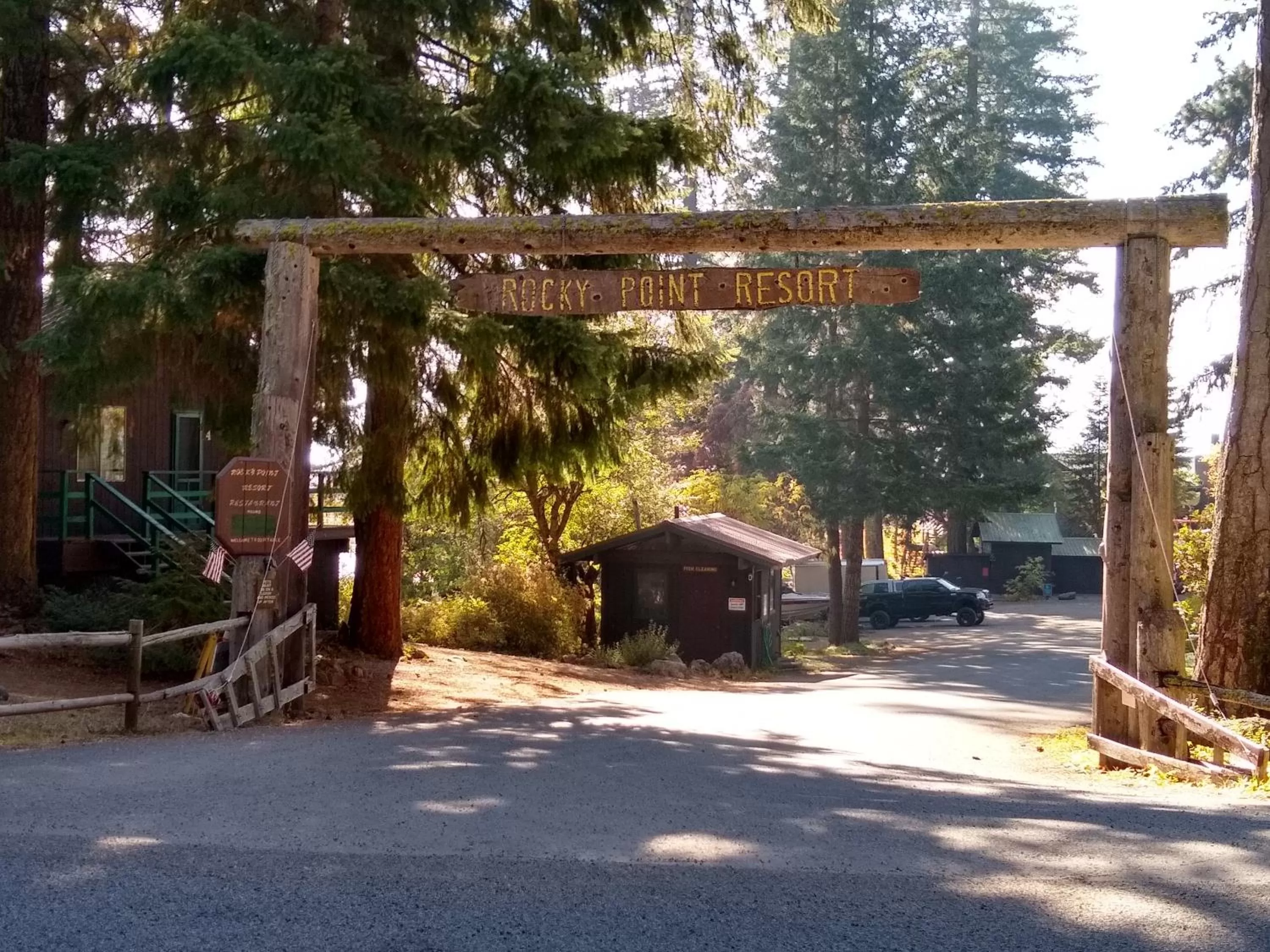 Crater Lake Gateway-Rocky Point Resort
