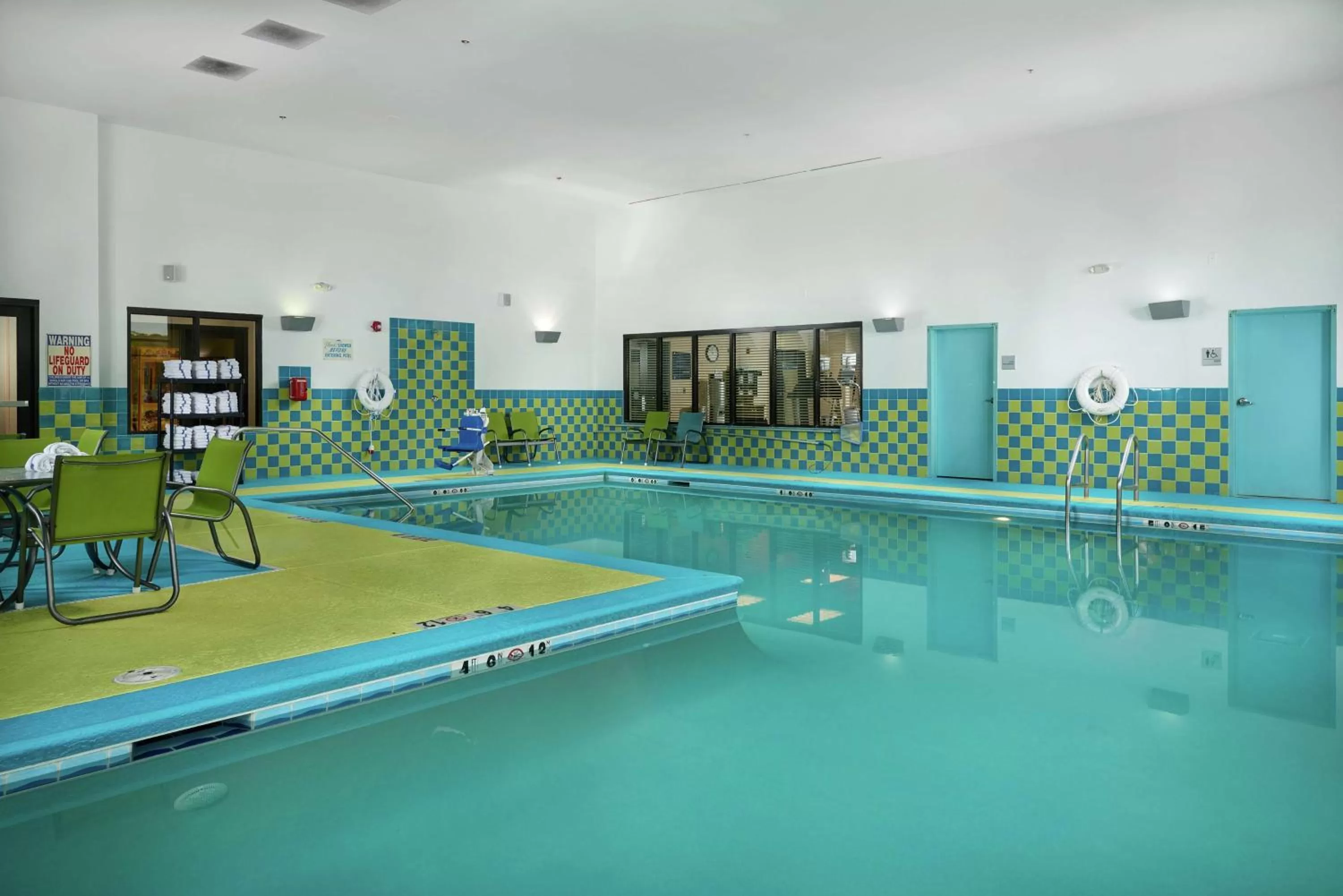 Pool view in Hampton Inn Bermuda Run / Advance