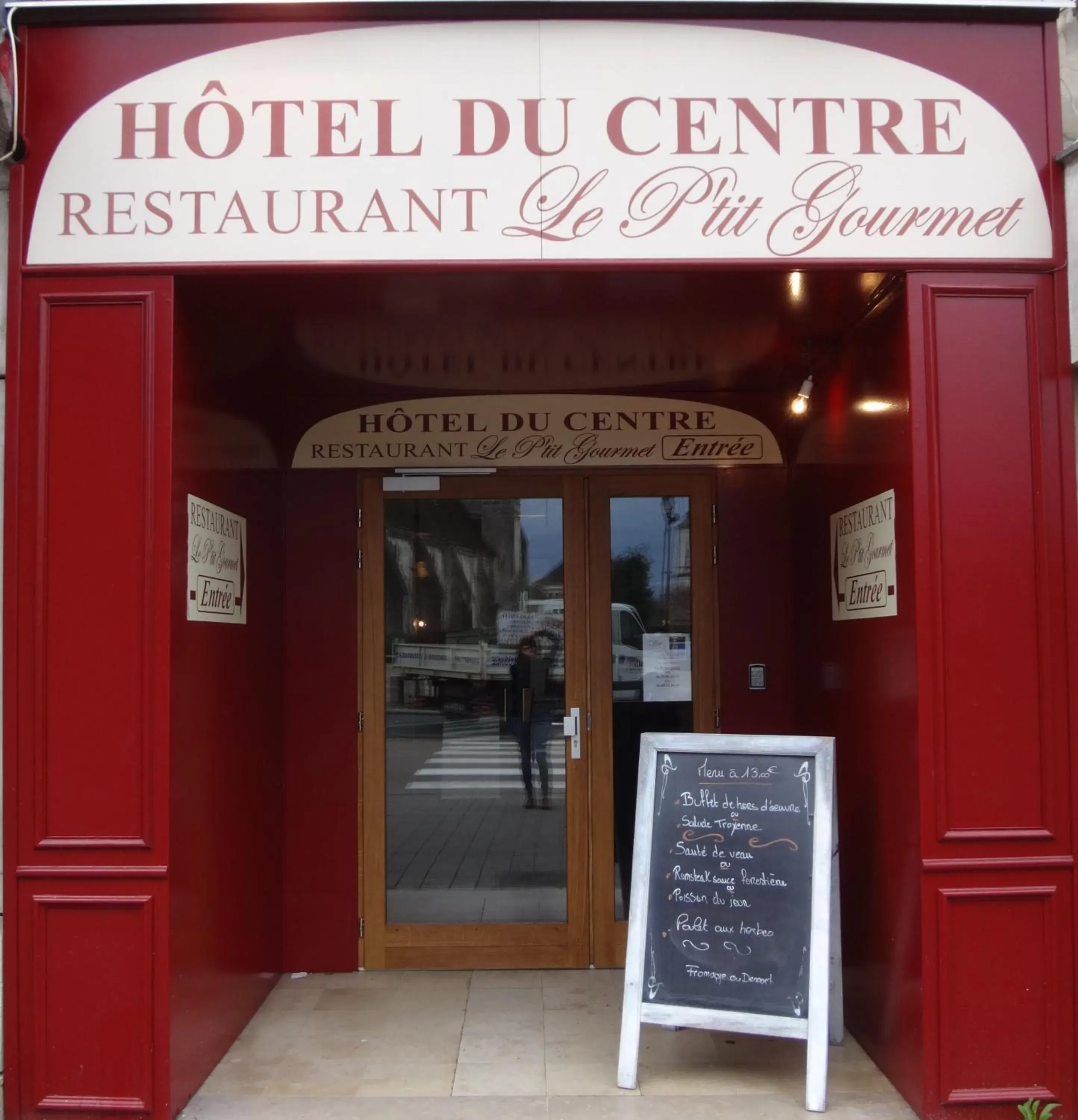 Facade/entrance in Hotel du Centre - Restaurant le P'tit Gourmet