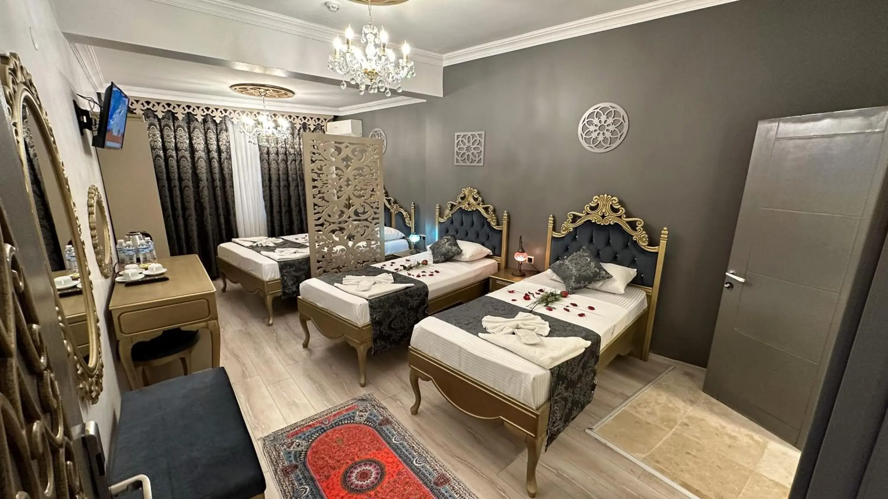 Luxury Quadruple Room in Ethnica Suites Luxury Quadruple Room in Ethnica Suites