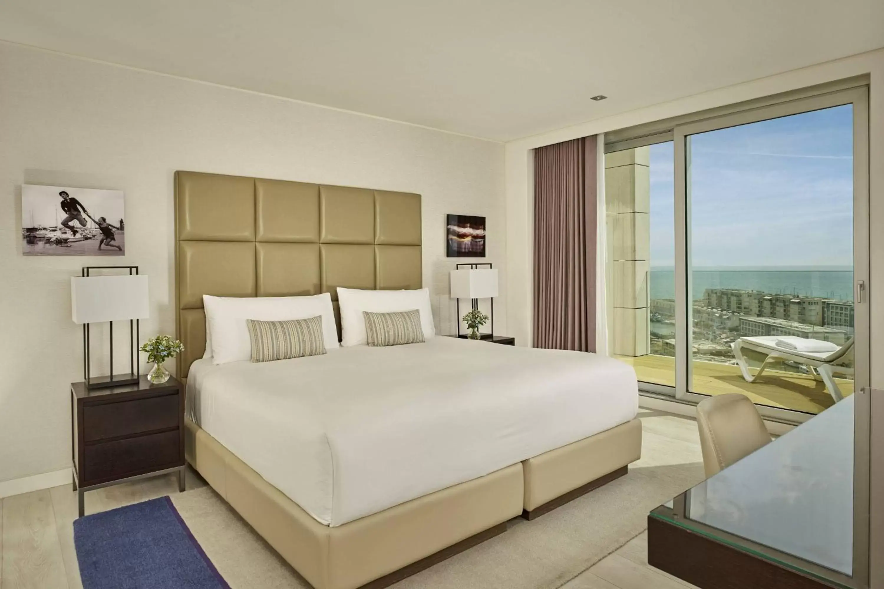 Bedroom, Bed in The Ritz-Carlton, Herzliya