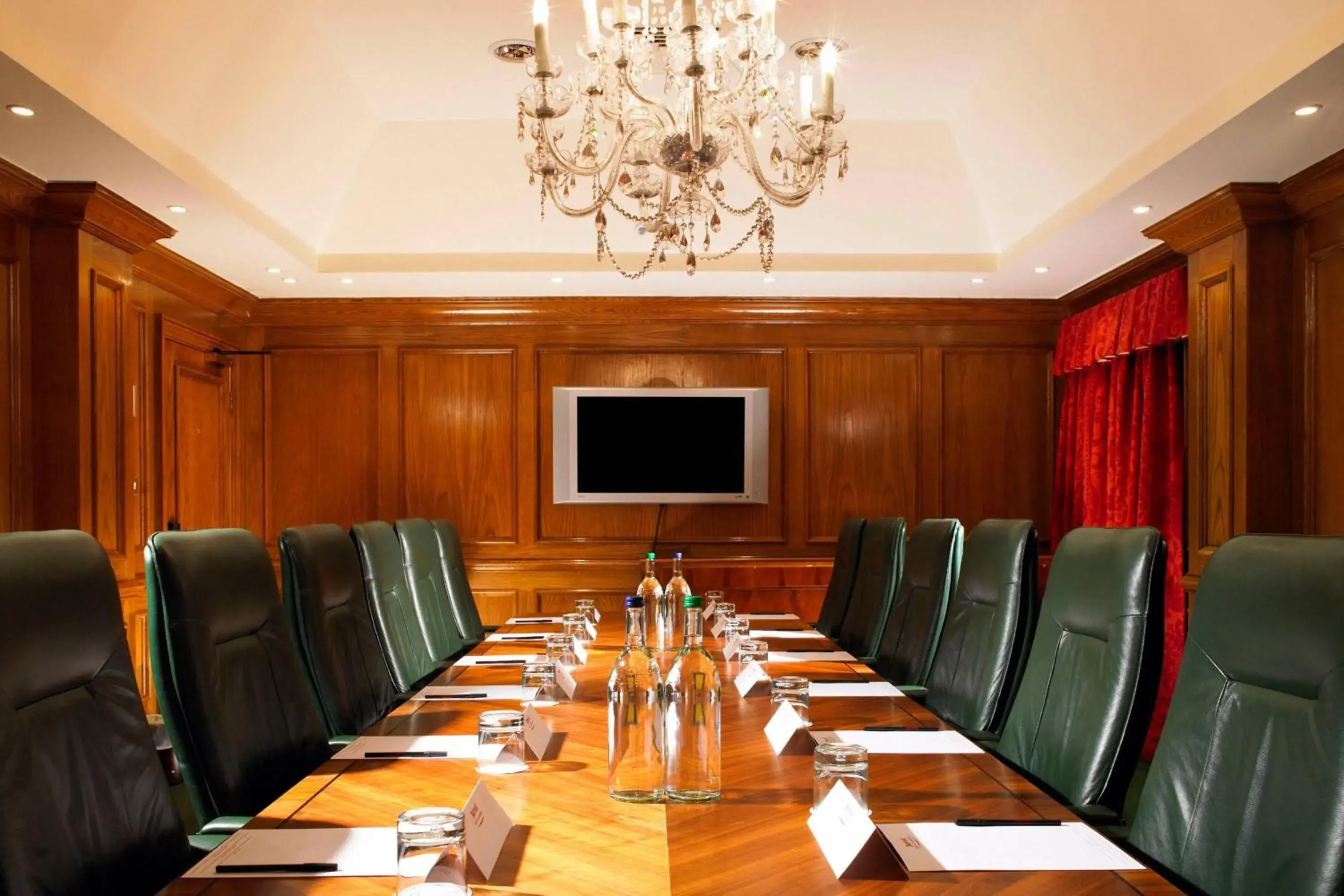 Meeting/conference room in Delta Hotels by Marriott Forest of Arden Country Club