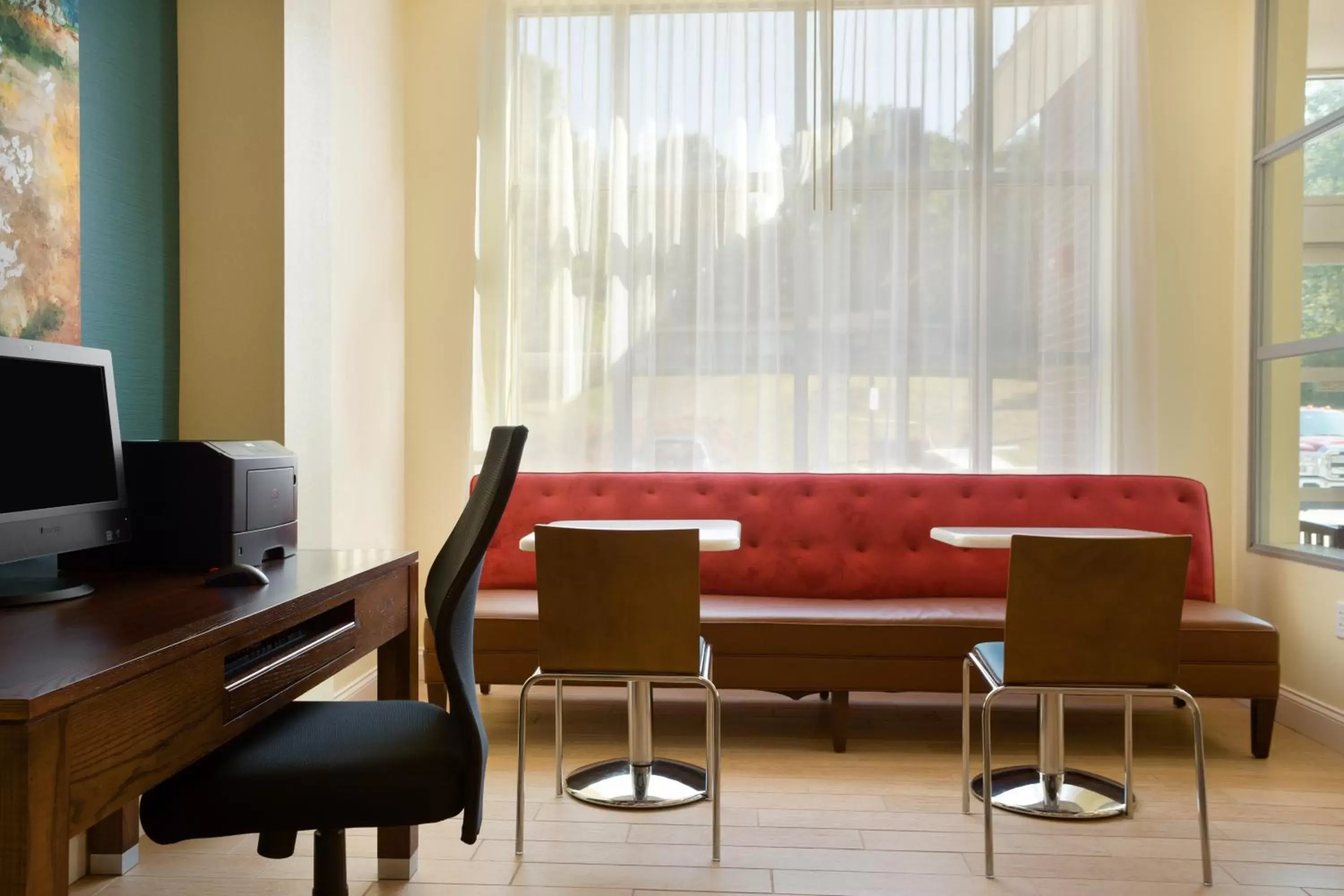 Business facilities, Seating Area in Days Inn & Suites by Wyndham Caldwell